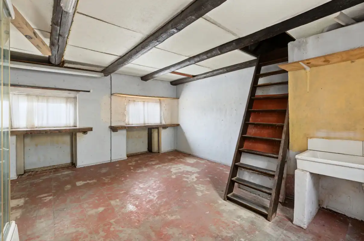 Gunstig gelegen rijwoning met zonnige tuin en praktische zijdoorgang foto 8
