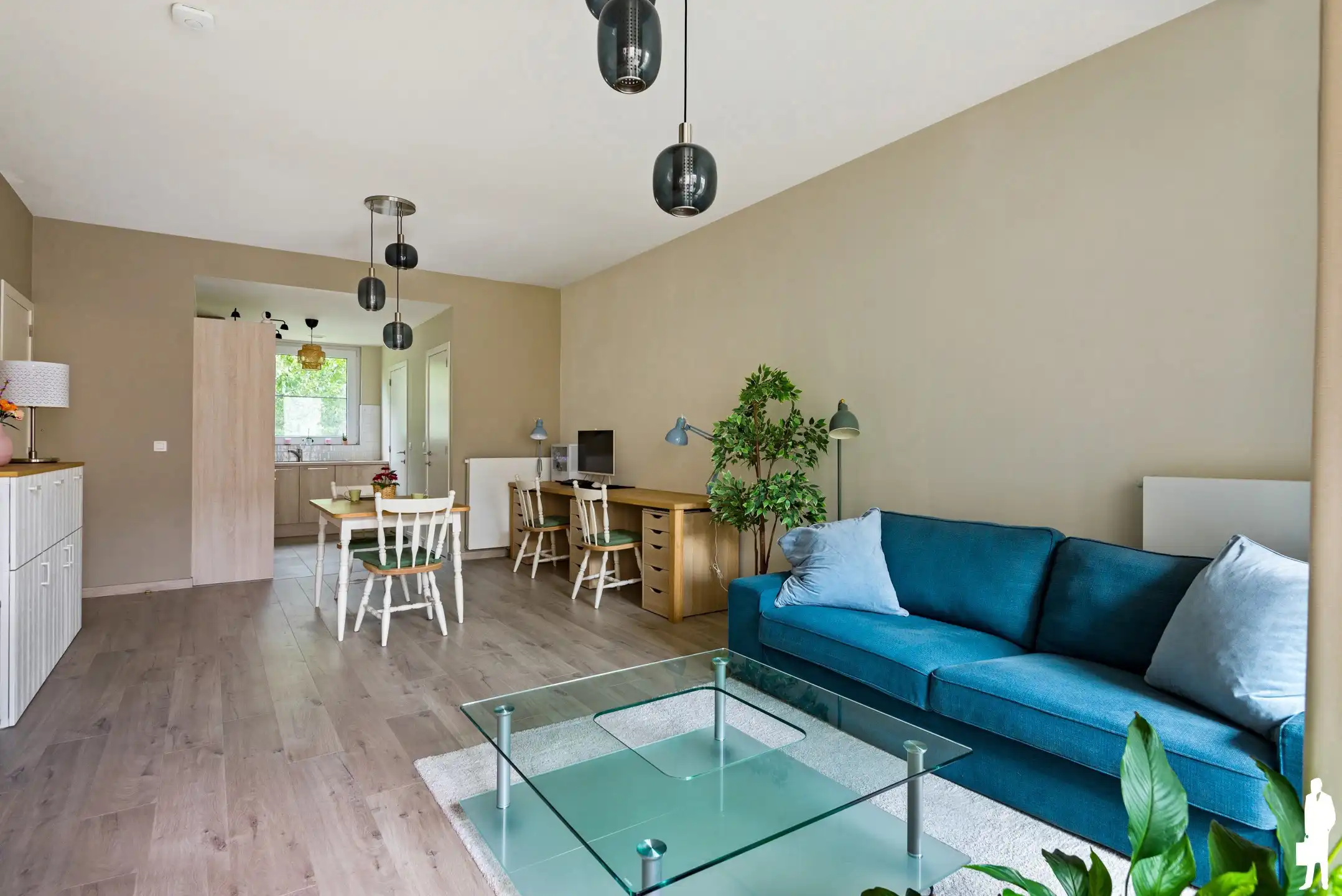 Instapklaar appartement met 2 slaapkamers en autostaanplaats foto {{pictureIndex}}