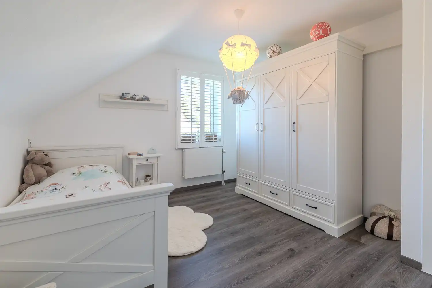 Stijlvolle, instapklare woning met vier slaapkamers, twee badkamers en verwarmd zwembad te koop in Lanaken foto 29