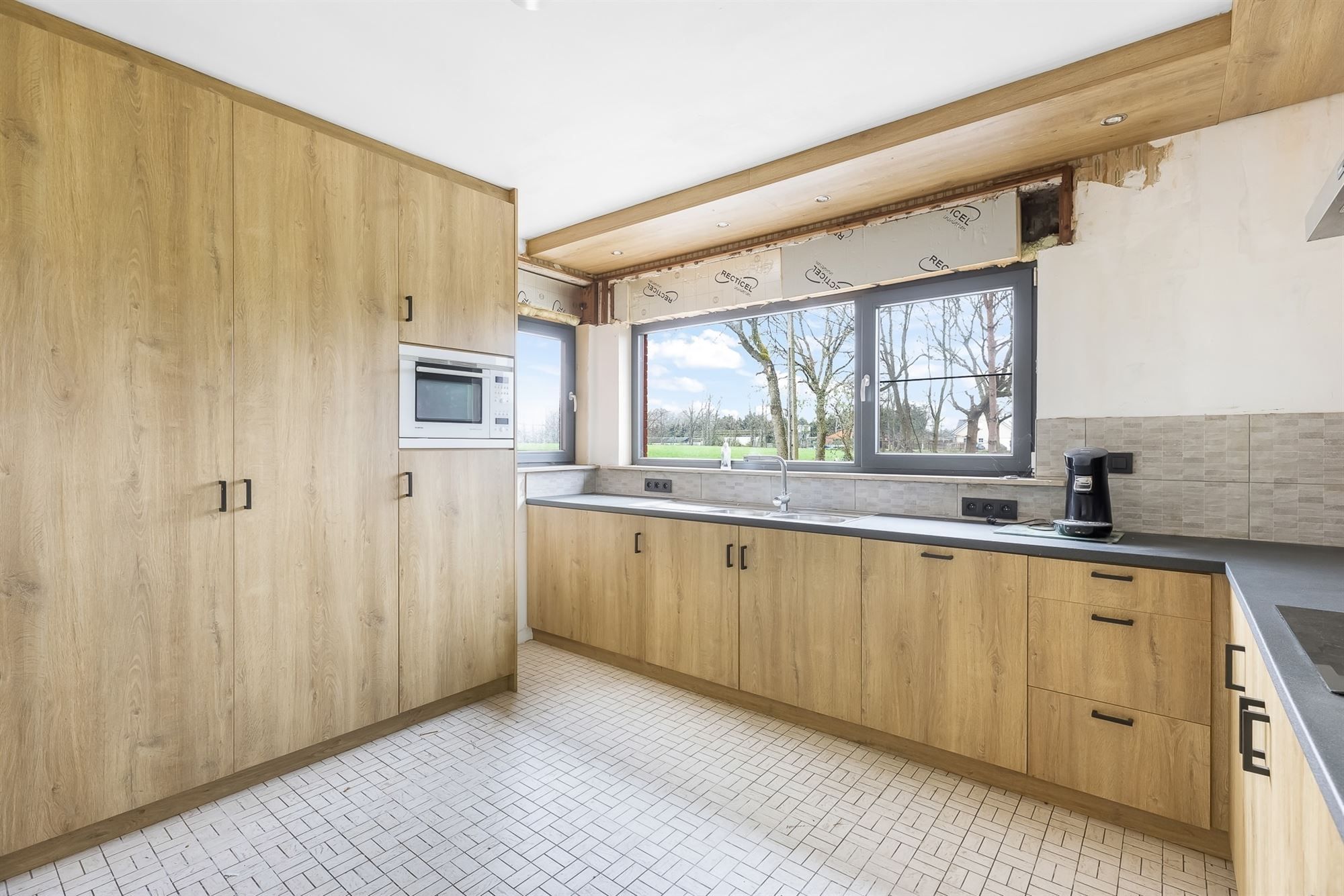 FANTASTISCH GELEGEN, DEELS GERENOVEERDEWONING OP 1817M2! foto 14