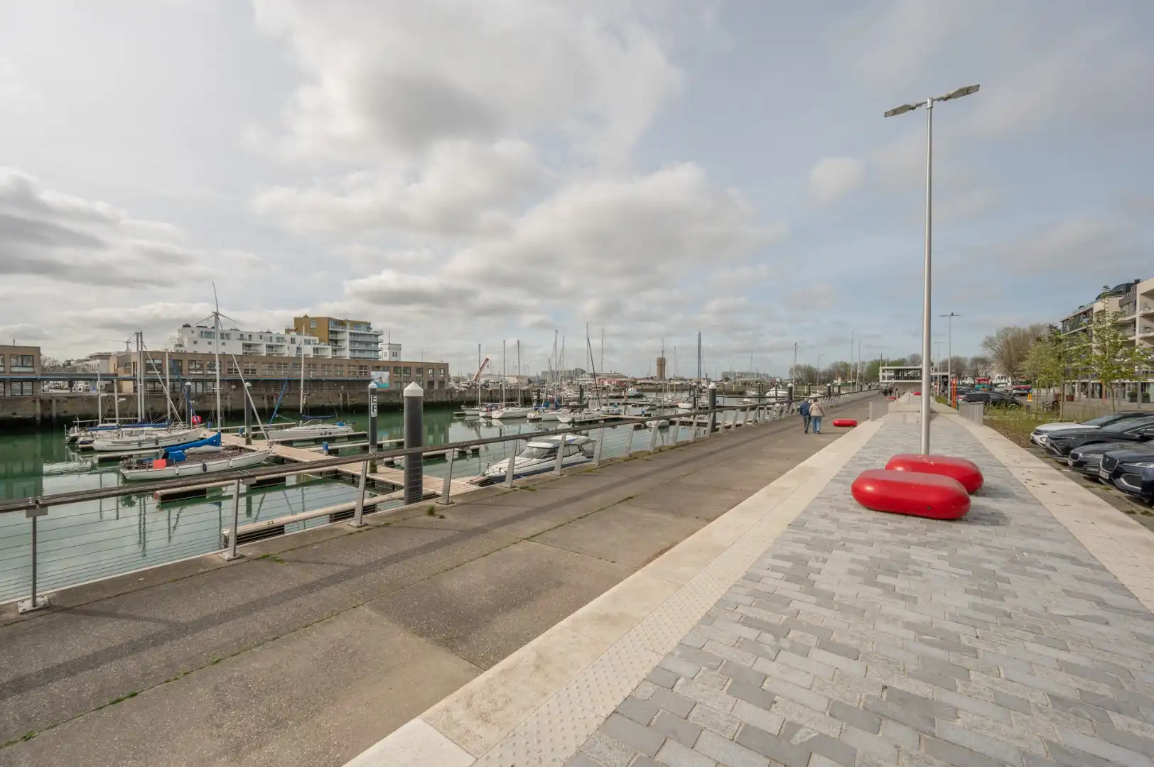 Zonnig appartement met 2 slaapkamers en terras met zicht op de jachthaven foto 12