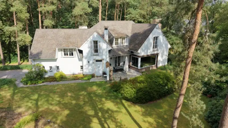 Karaktervolle villa van 325m² met 5 slaapkamers op 24 are foto 32