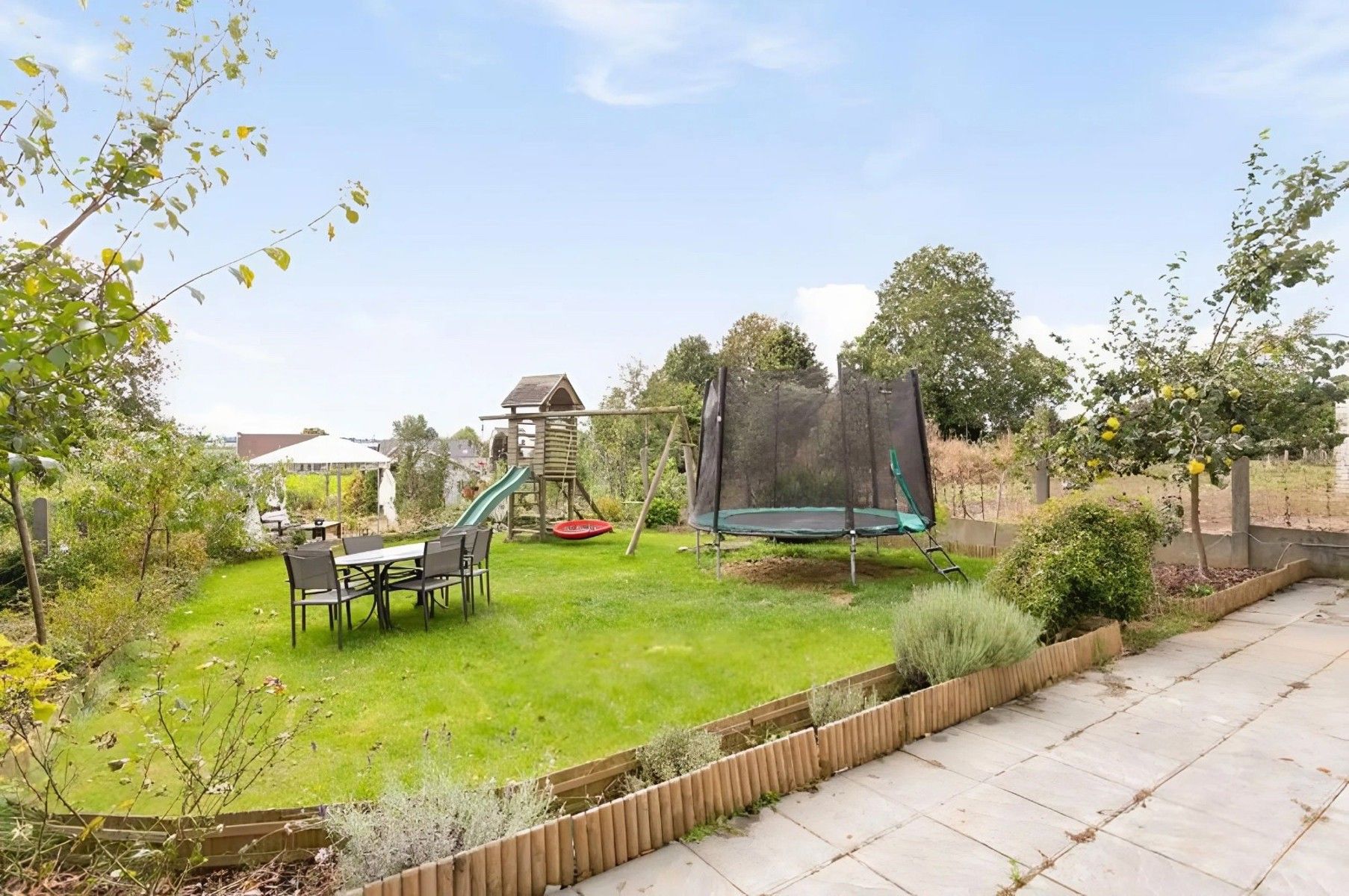 Open bebouwing met tuin foto 16