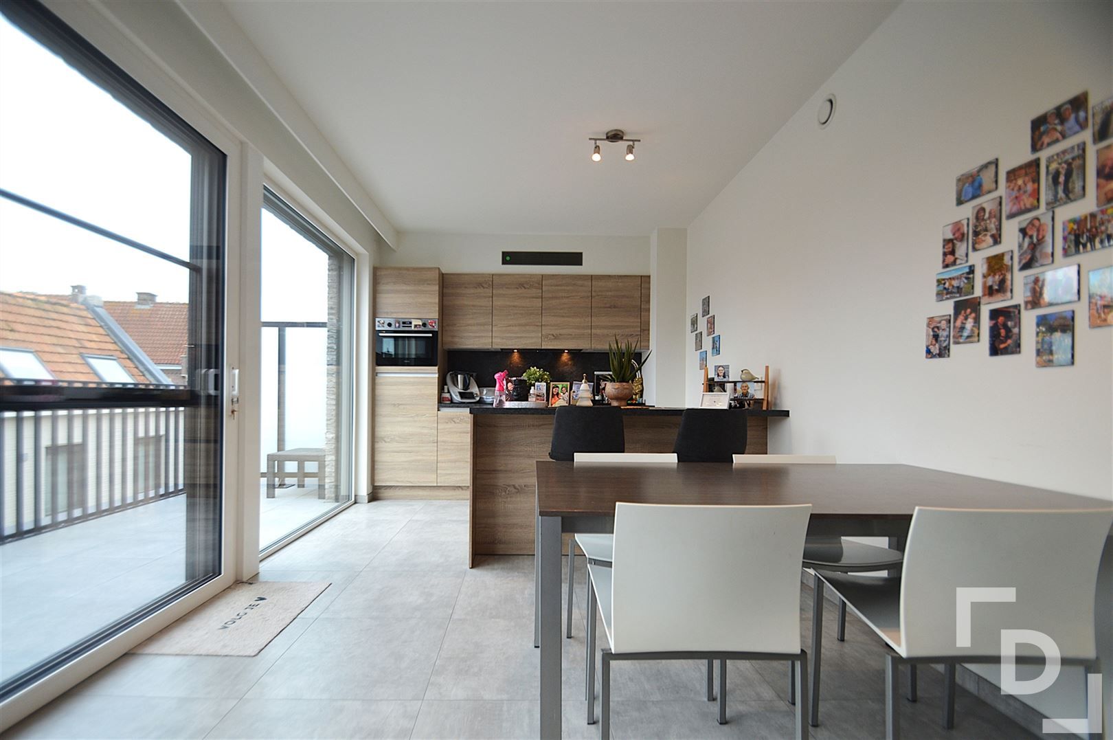 Recent gebouwd appartement met staanplaats te huur in centrum Ieper. foto 4