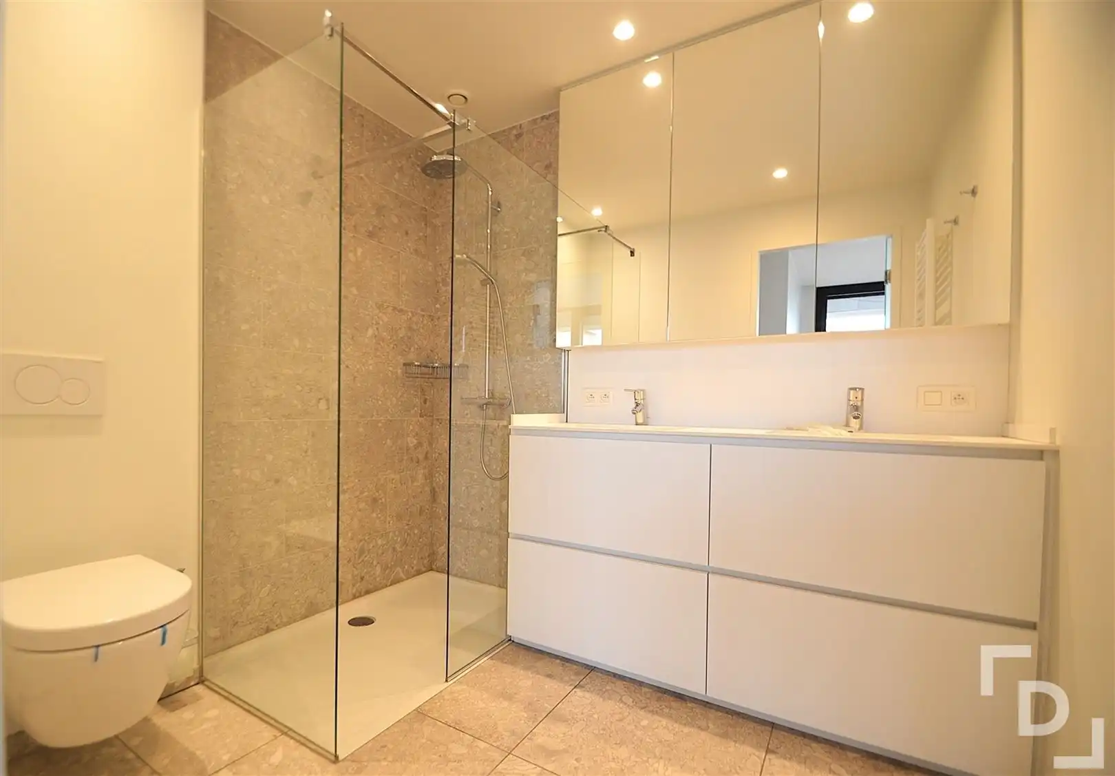 Prachtig afgewerkt appartement op de Grote Markt in Poperinge. foto 7