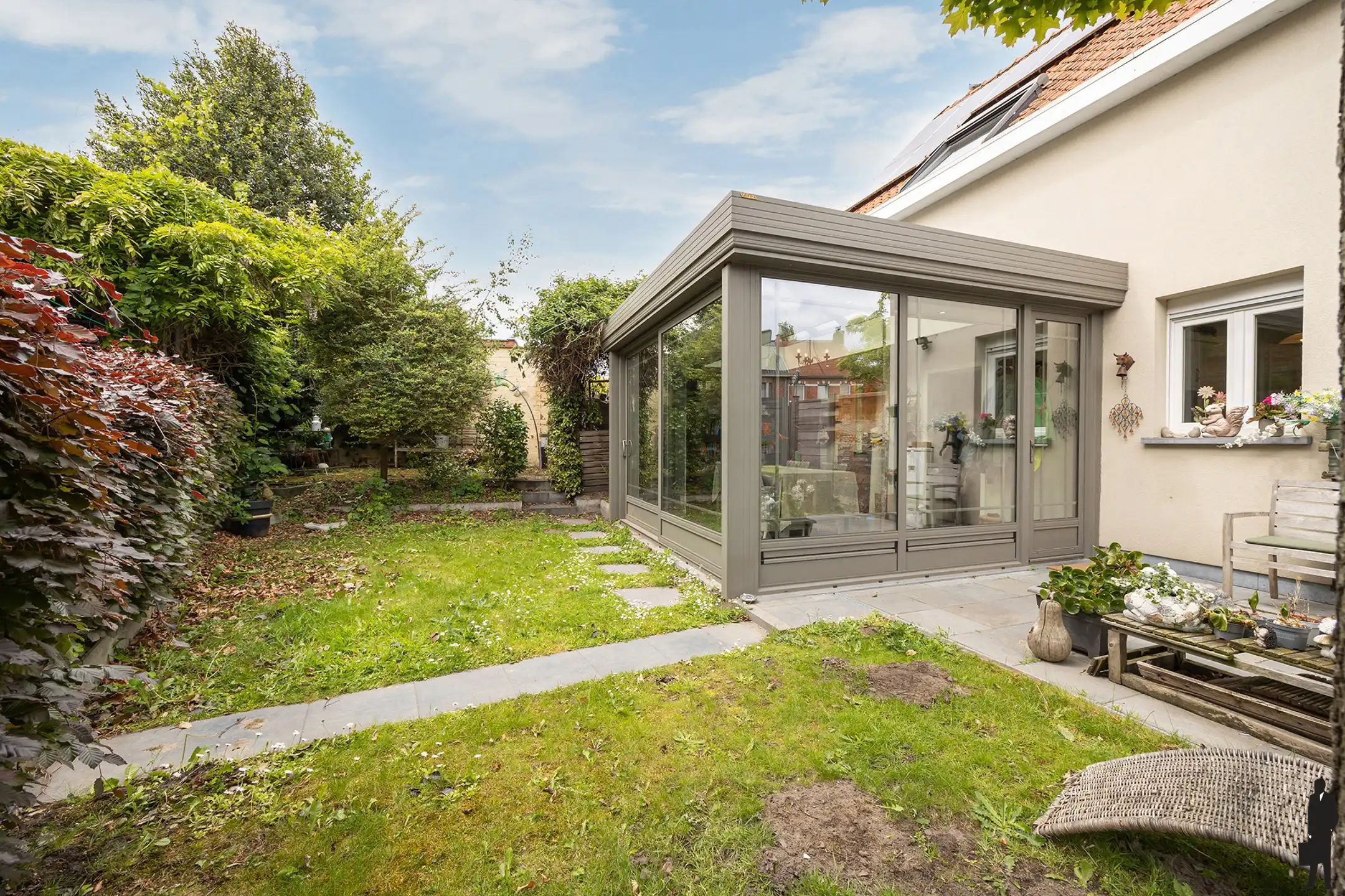 Charmante open bebouwing met zonnige tuin en garage foto 15