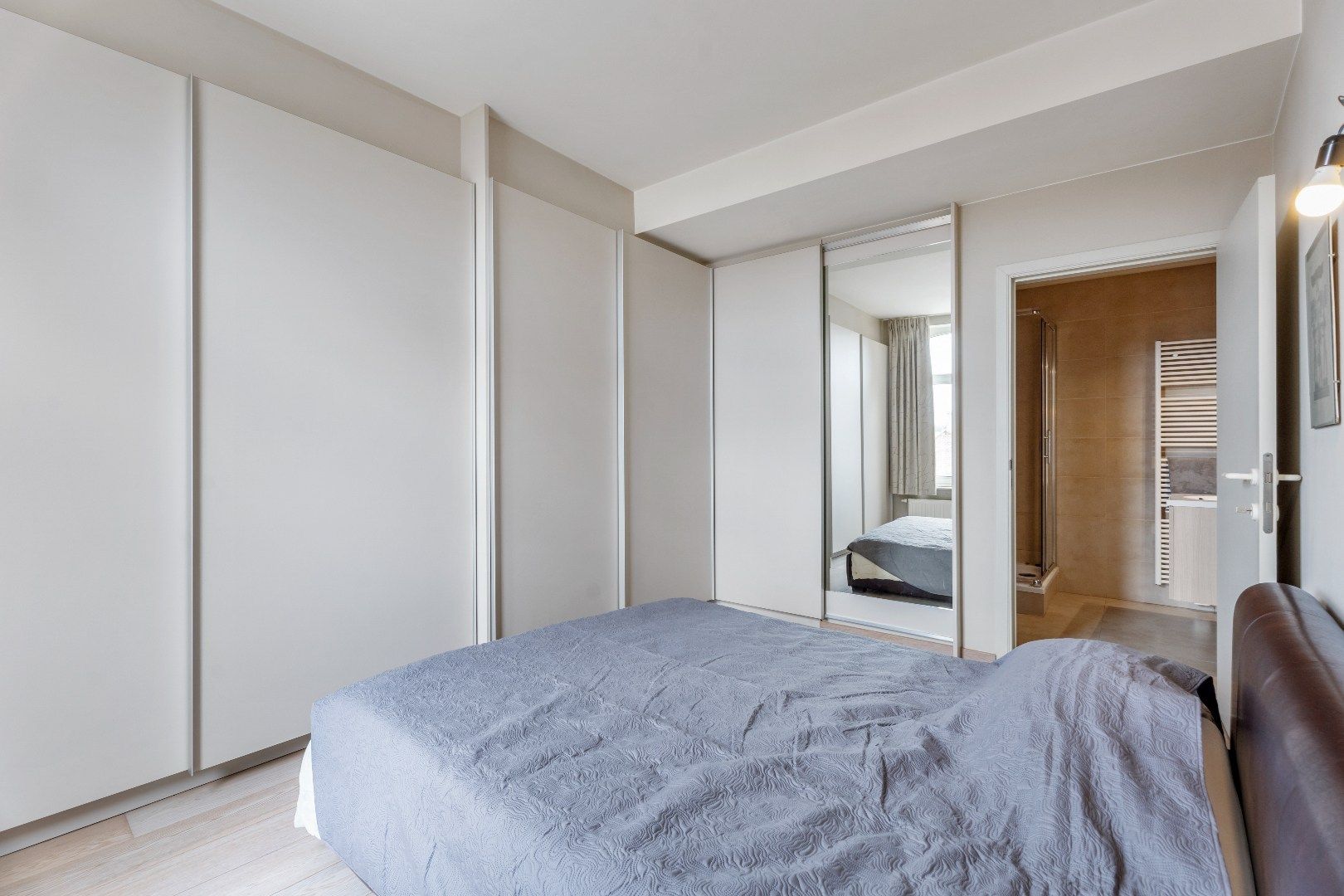 Uniek triplex met zonneterras van 75 m² in hartje Ieper foto 11