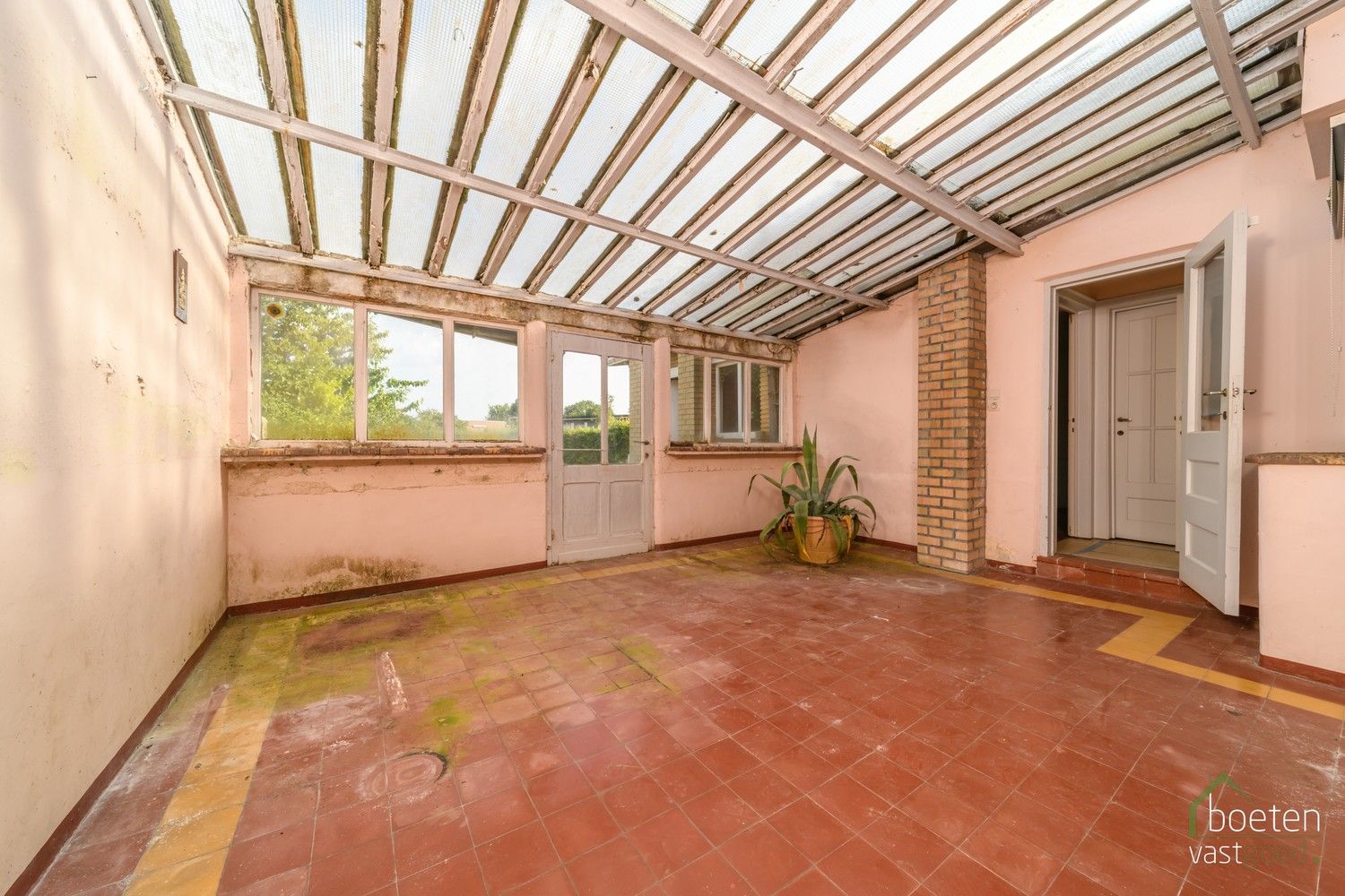 Alveringem: woonhuis op mooie centrale ligging, met een zalige diepe tuin op 834m² grondoppervlakte, renovatieproject met heel wat potentieel! foto 7