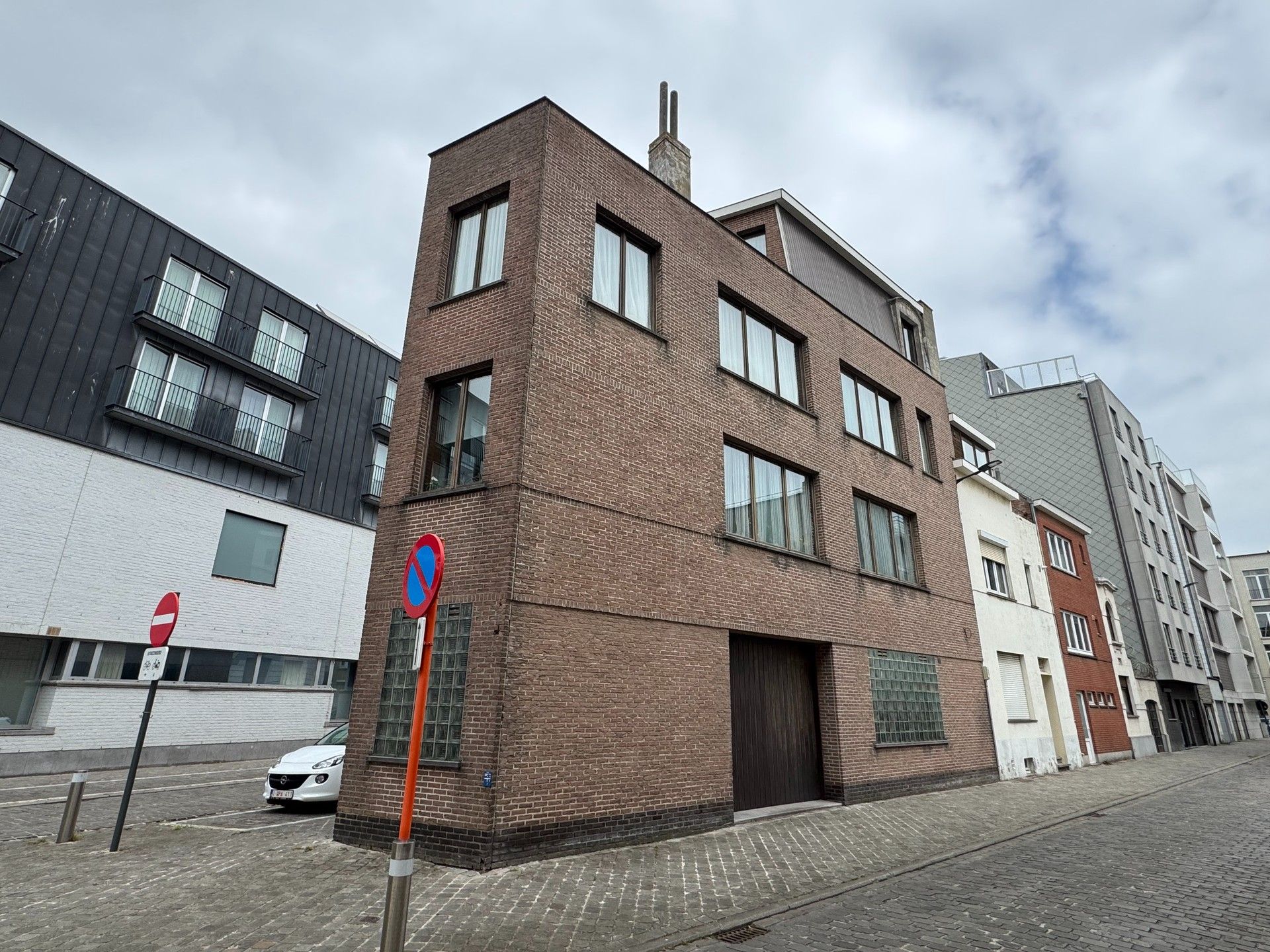 Te renoveren twee woonst te koop gelegen te Oostende. foto 3