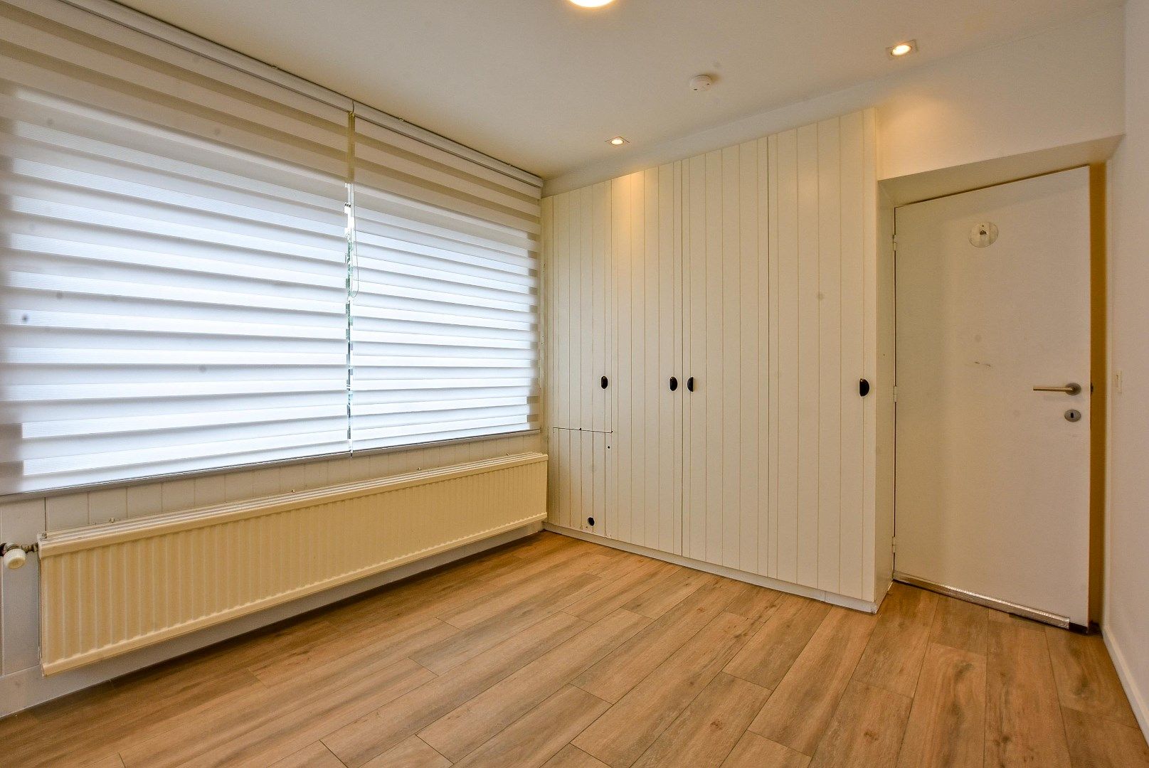 Halfopen bebouwing met mogelijkheid tot 7 slaapkamers, 2 badkamers en grote tuin in Aalter foto 3