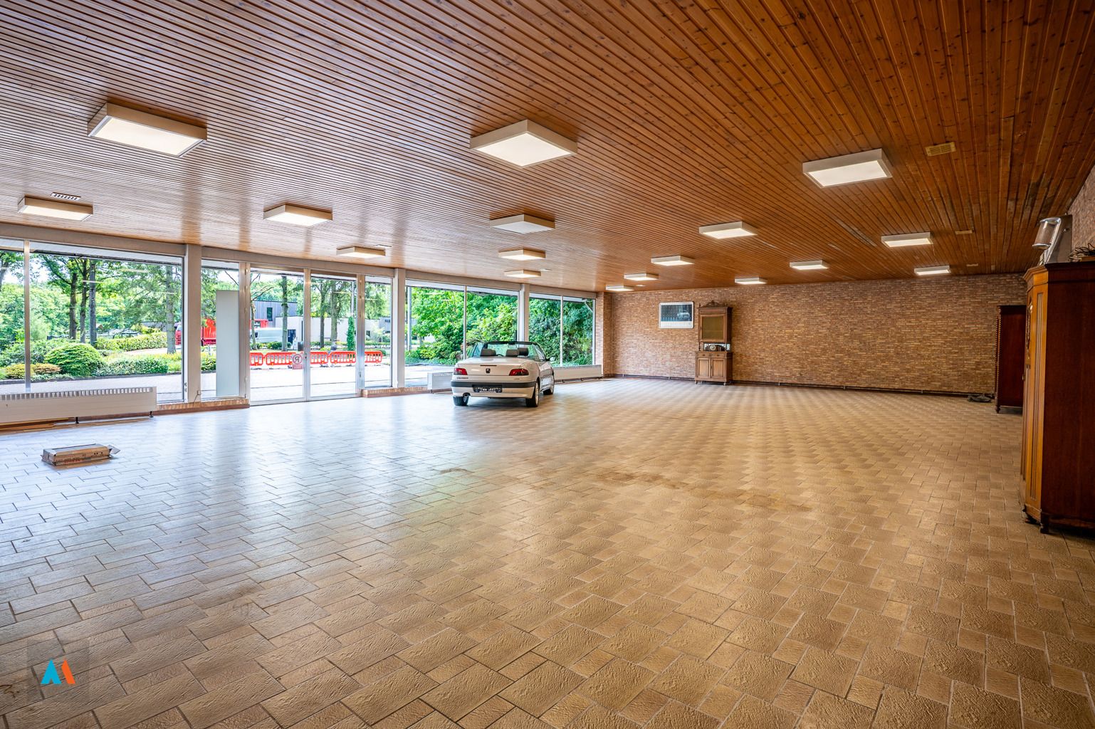 Garagebedrijf met woonst foto 4