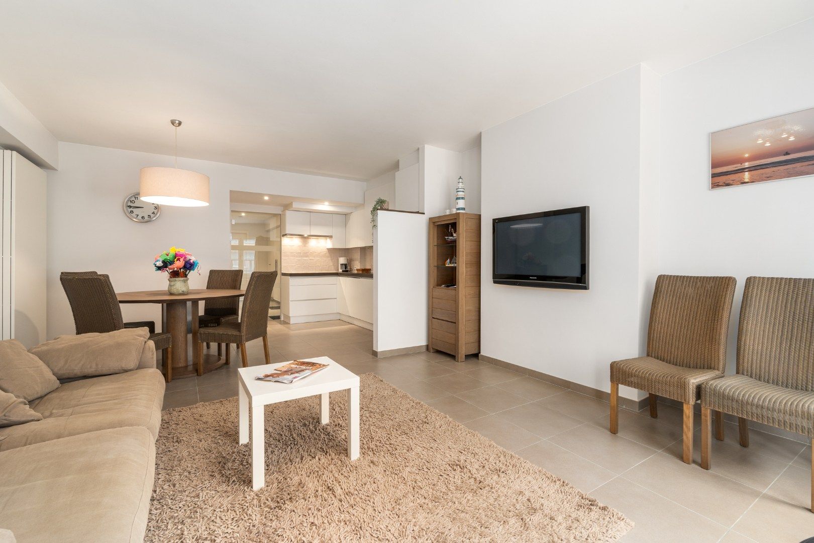 GERENOVEERD APPARTEMENT MET ZIJDELINGS ZEEZICHT: TOPLIGGING !! foto 3