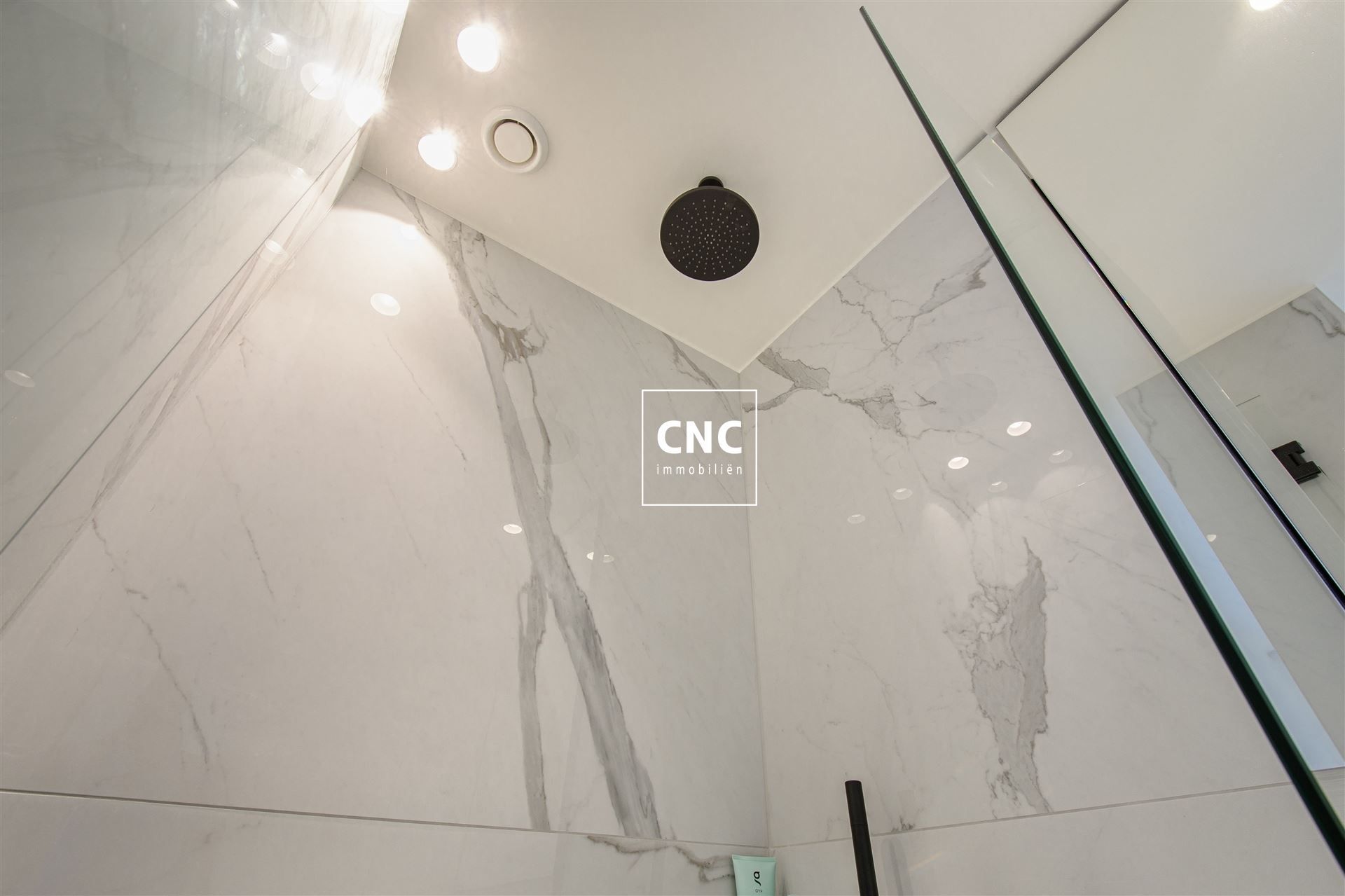 Prachtig lichtrijk hoek appartement met magnifiek open zicht foto 15