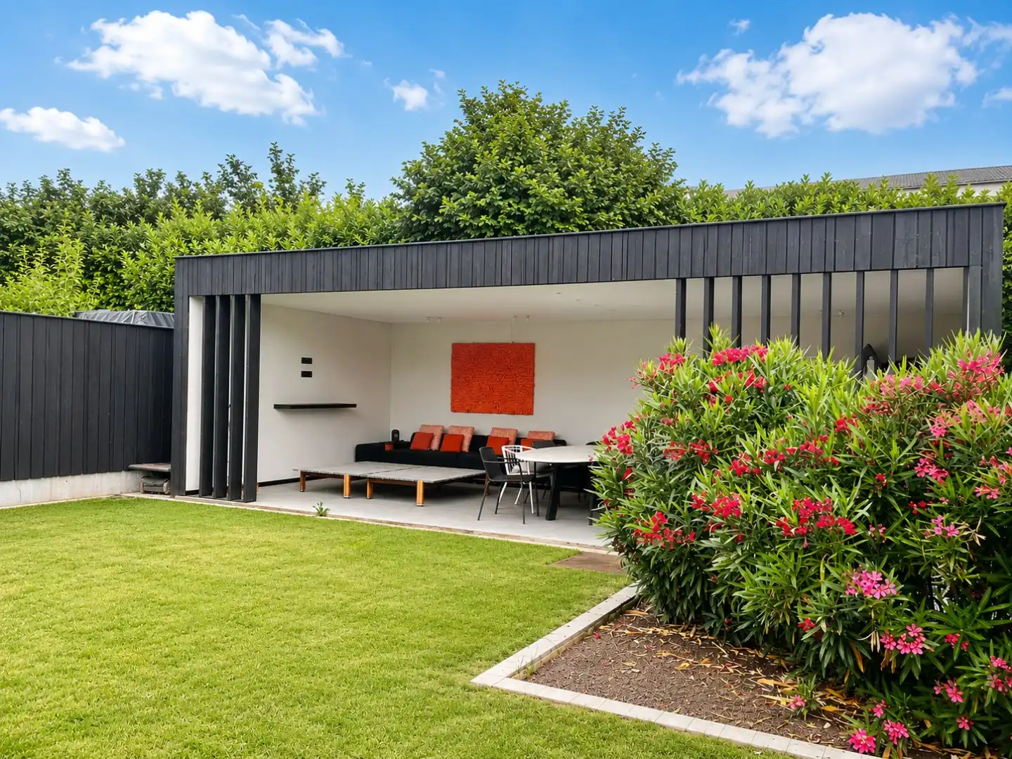 gerenoveerde woning te koop met bijgebouw en dubbele garage in Roeselare foto 2