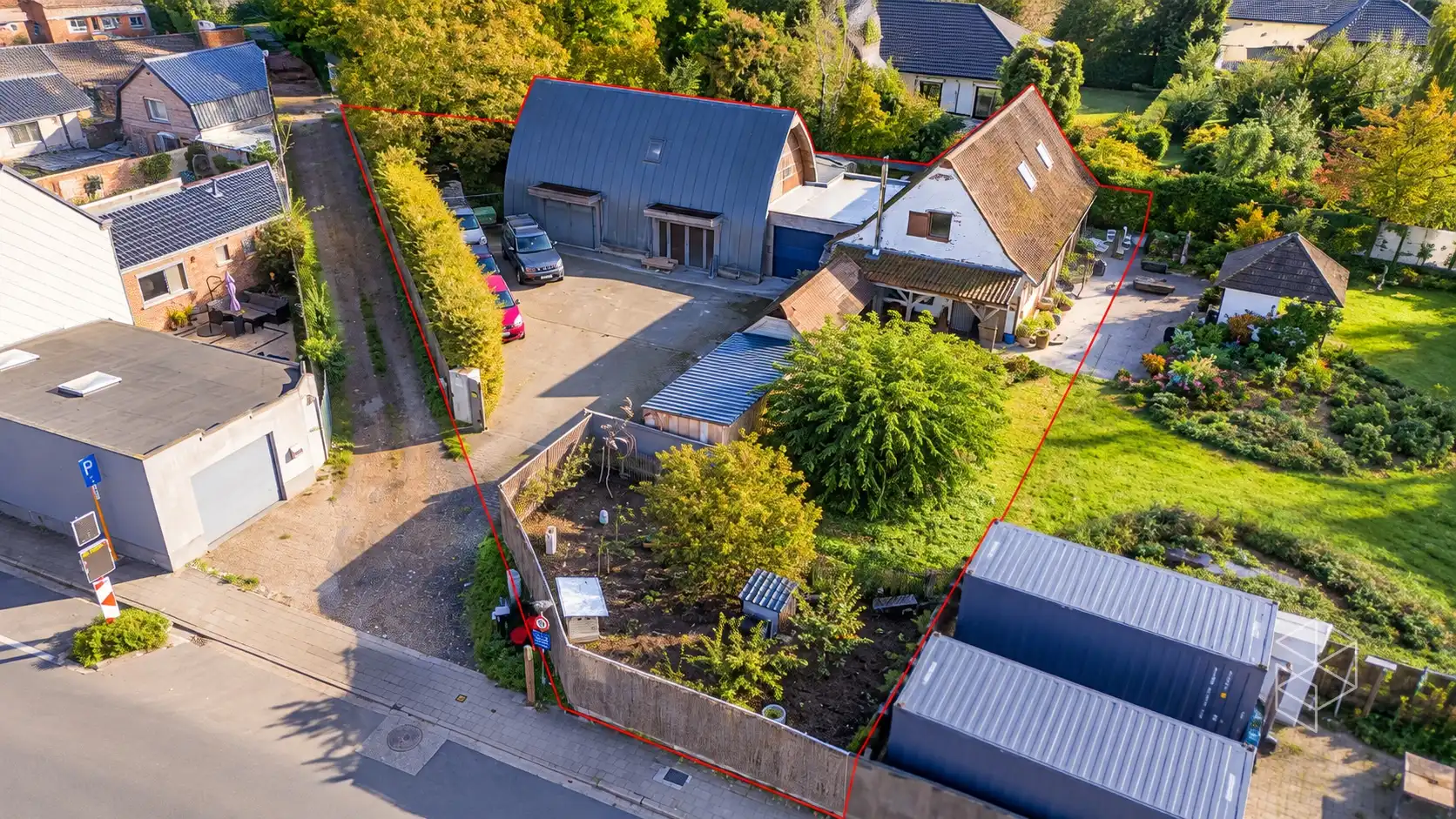 Karaktervolle woning in loftstijl met ruime loods op circa 1117 m² in Assebroek foto 10