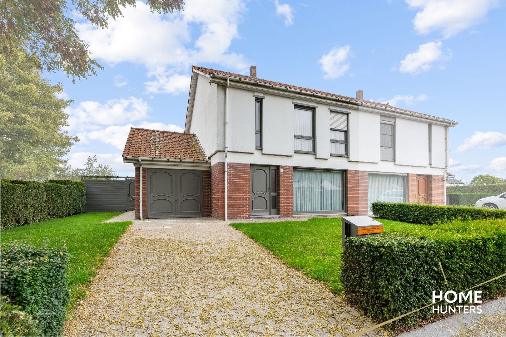 Charmante halfopen woning met tuin & garage foto 2