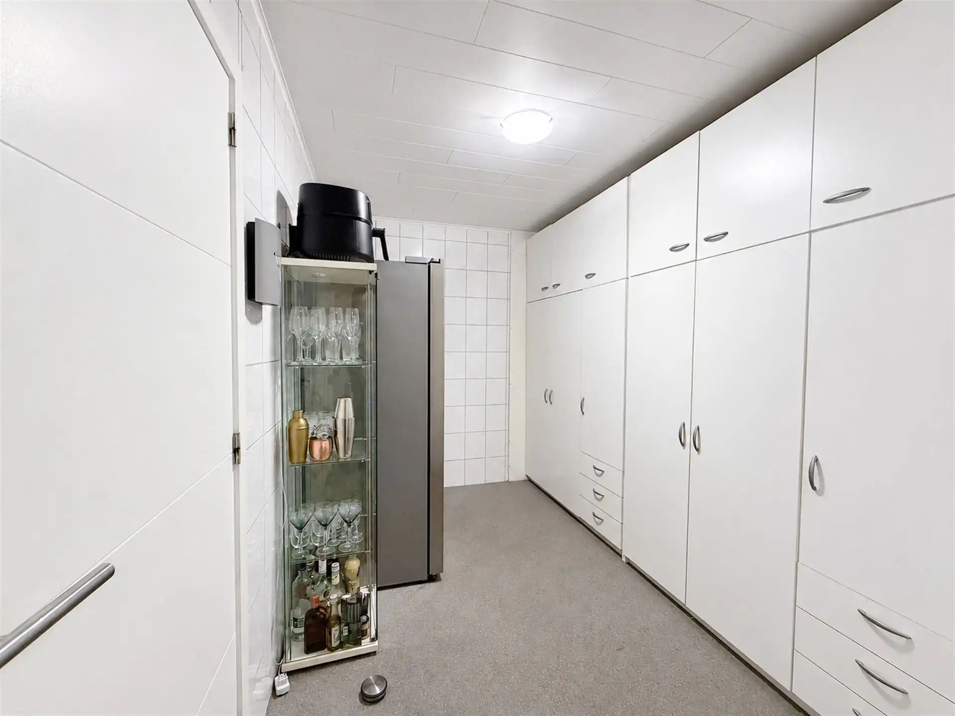 Verrassend ruime gezinswoning met 4 slaapkamers, kelder, zolder en een grote inpandige garage! foto 13