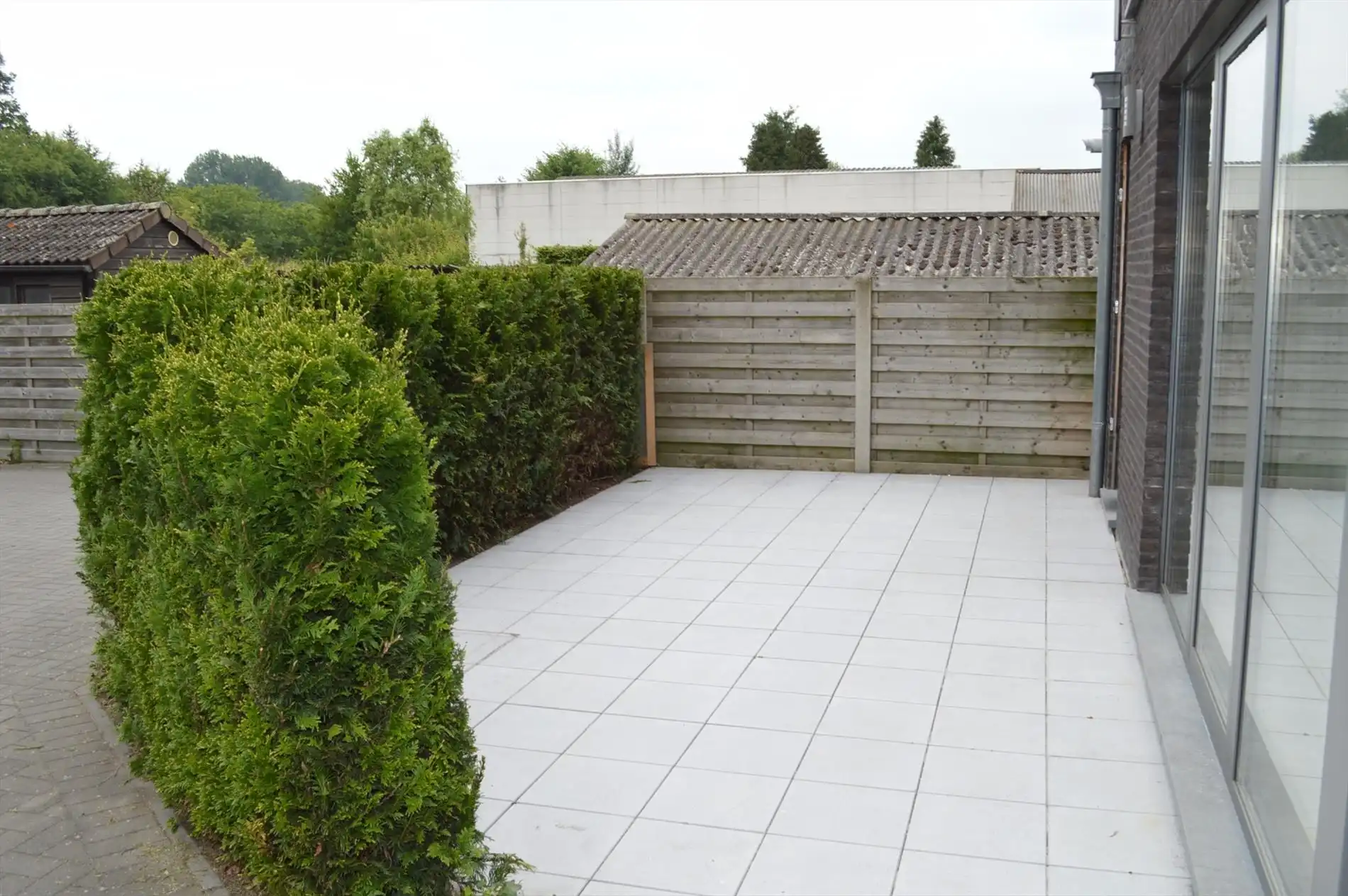 Recent gelijkvloers appartement met twee slaapkamers en privé garage aan de kanaalkom van Leopoldsburg. foto 2