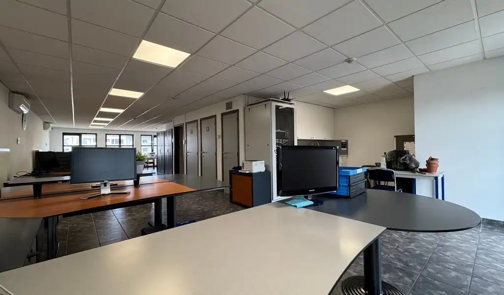 Instapklaar kantoor te huur aan N120 te Deurne foto 5