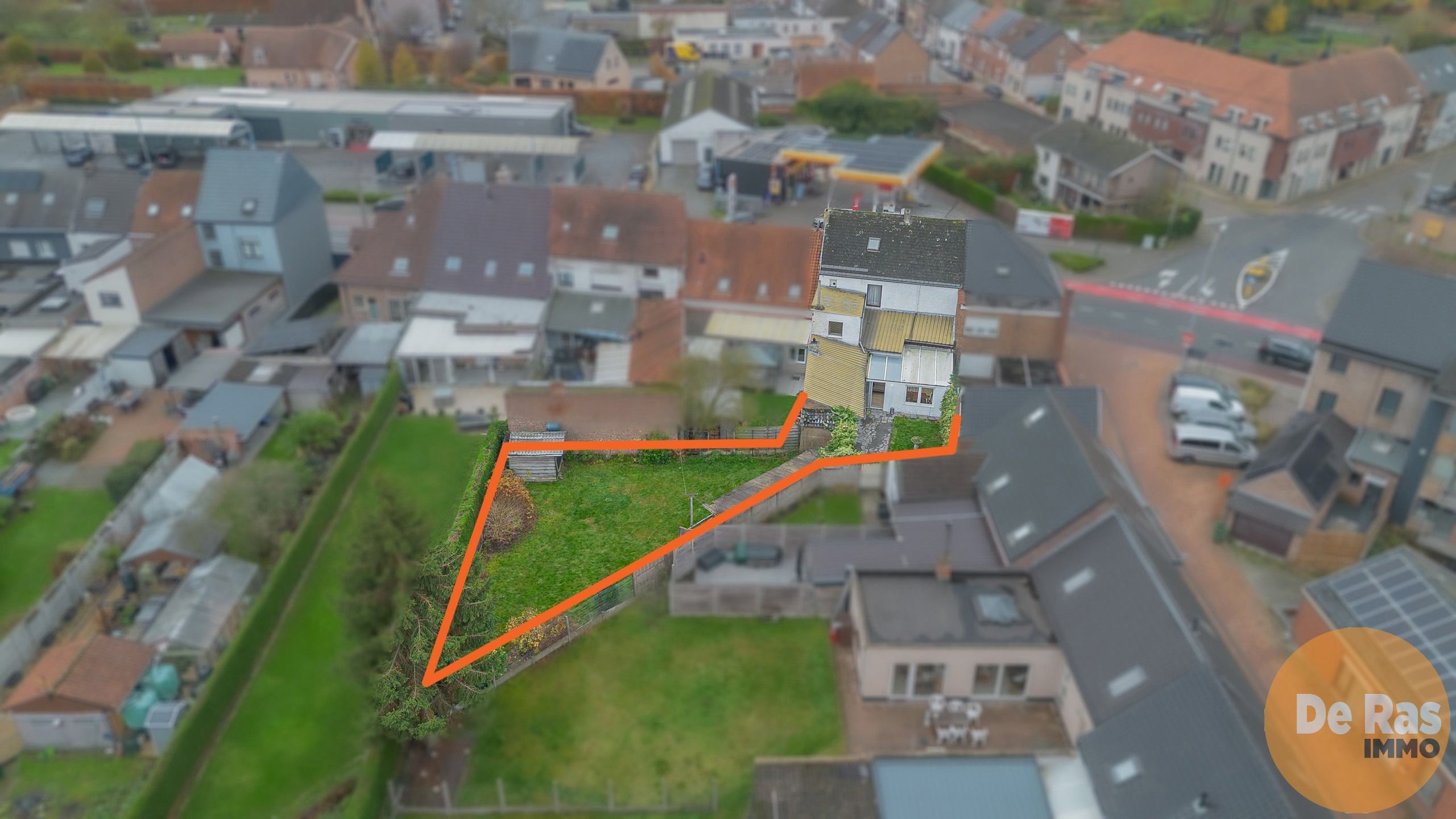 WELLE - Centraal gelegen, ruime woning met garage en tuin foto 2