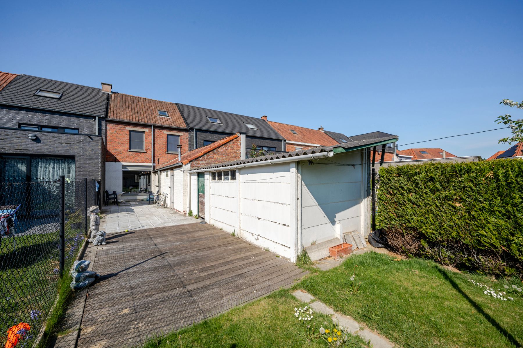 Woning met tuin en doorgang achteraan foto 16