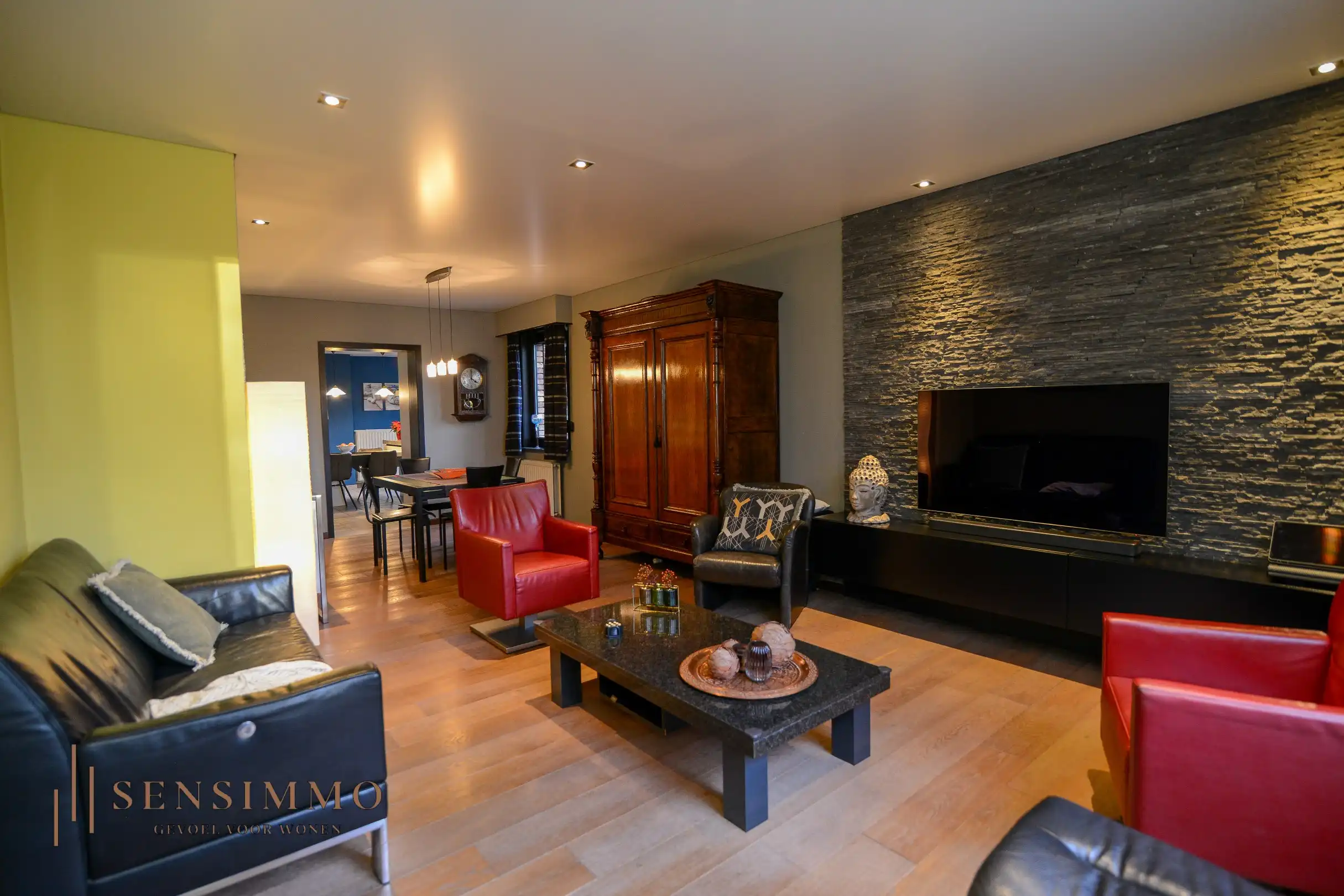 Open bebouwing met 3 slaapkamers op ruim perceel van 13a foto 4