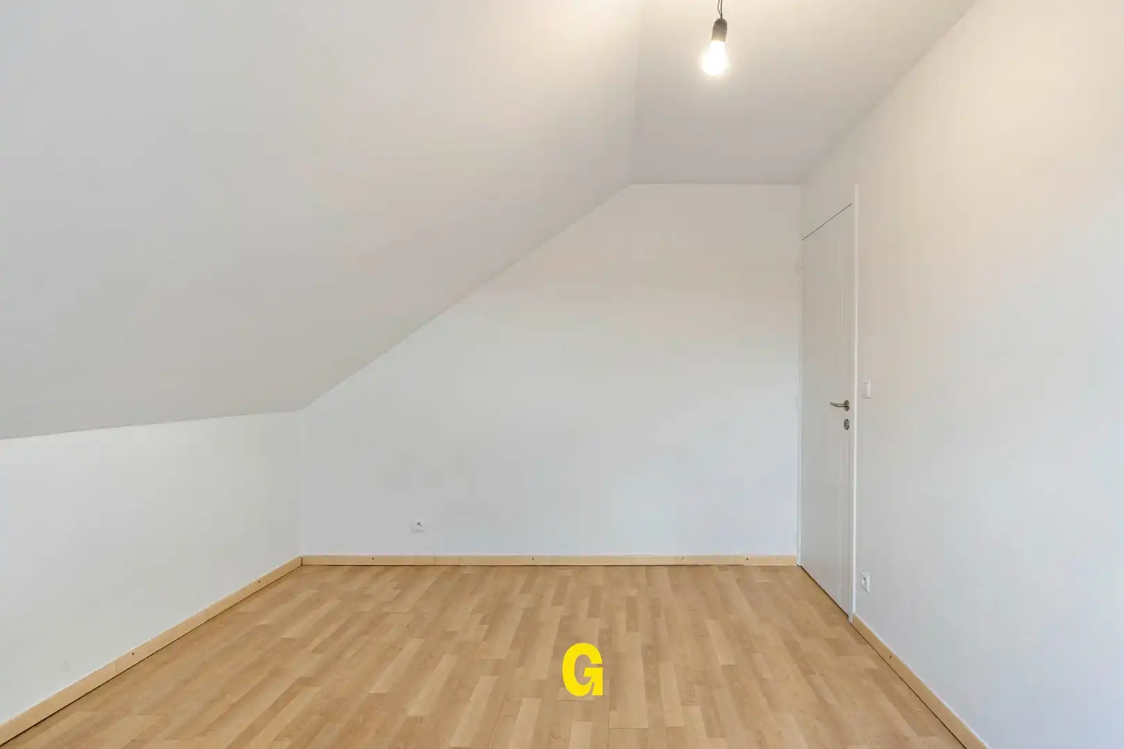 *** VERKOCHT *** Aangenaam duplexappartement met drie slaapkamers, autostandplaats en kelderberging foto 16