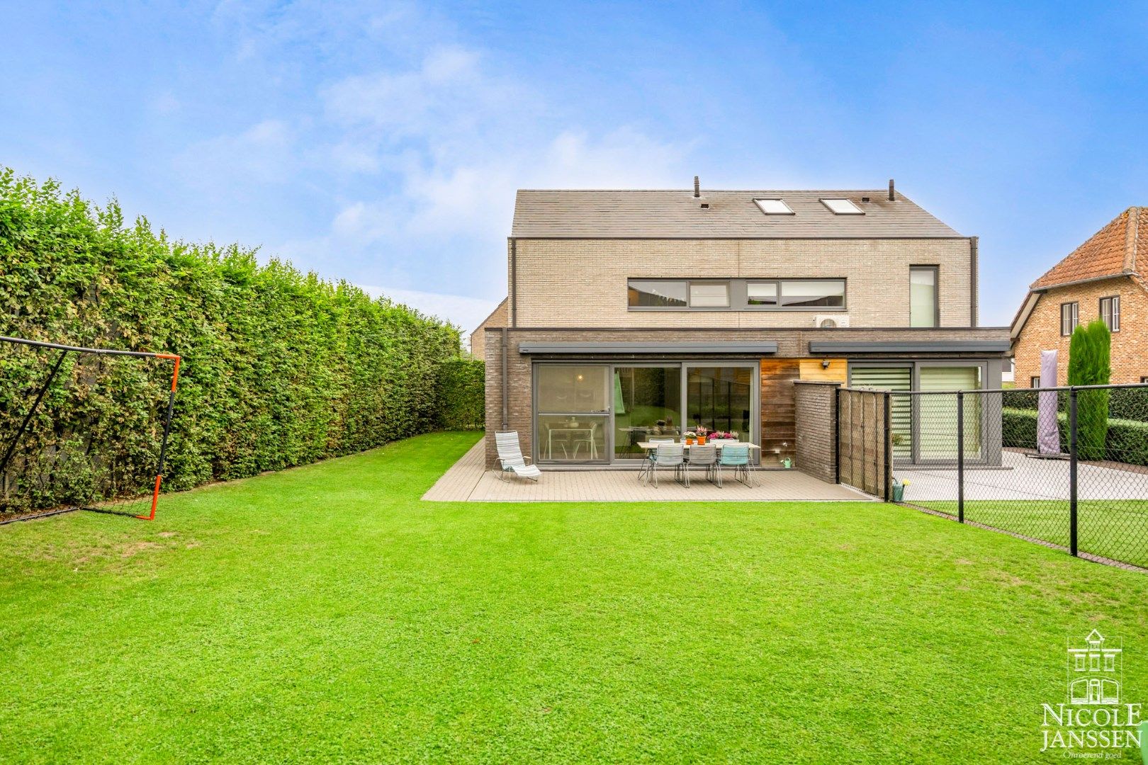 Moderne halfopen nieuwbouwwoning met drie slaapkamers  foto 26