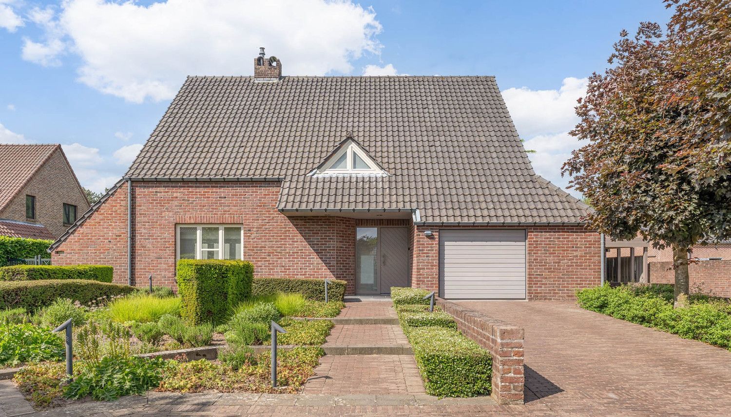 Prachtig landhuis op 2.114 M2 in Kinrooi. foto {{pictureIndex}}