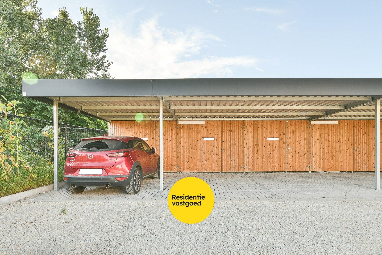 Uniek appartement inclusief carport met grote berging gelegen in een oude graanmolen foto 17