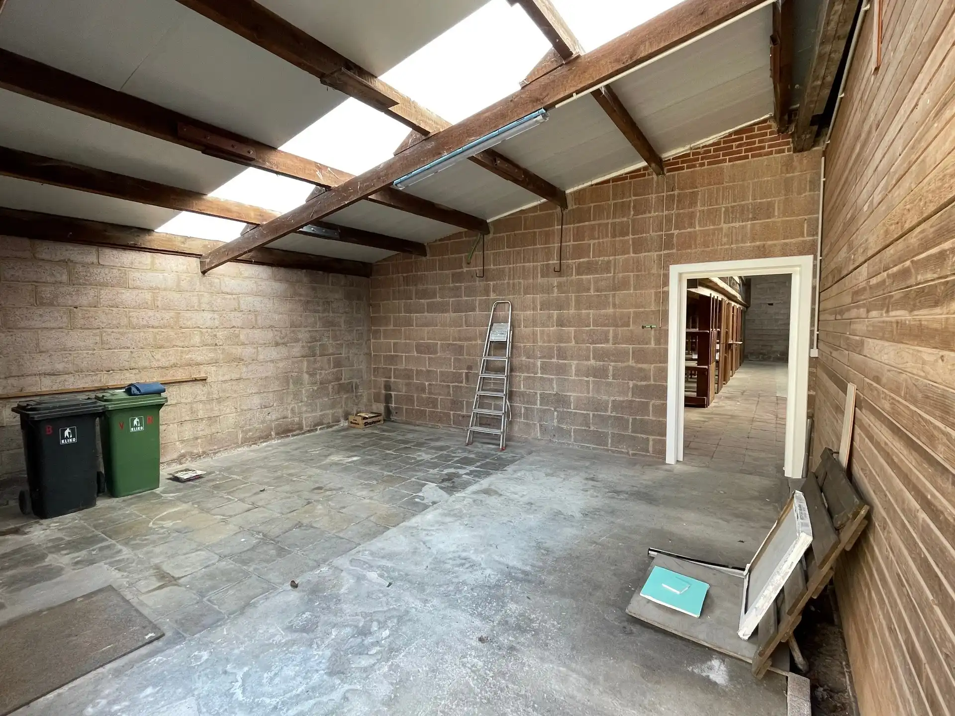 Gunstig gelegen totaal gerenoveerde woning met ruim magazijn. foto 15