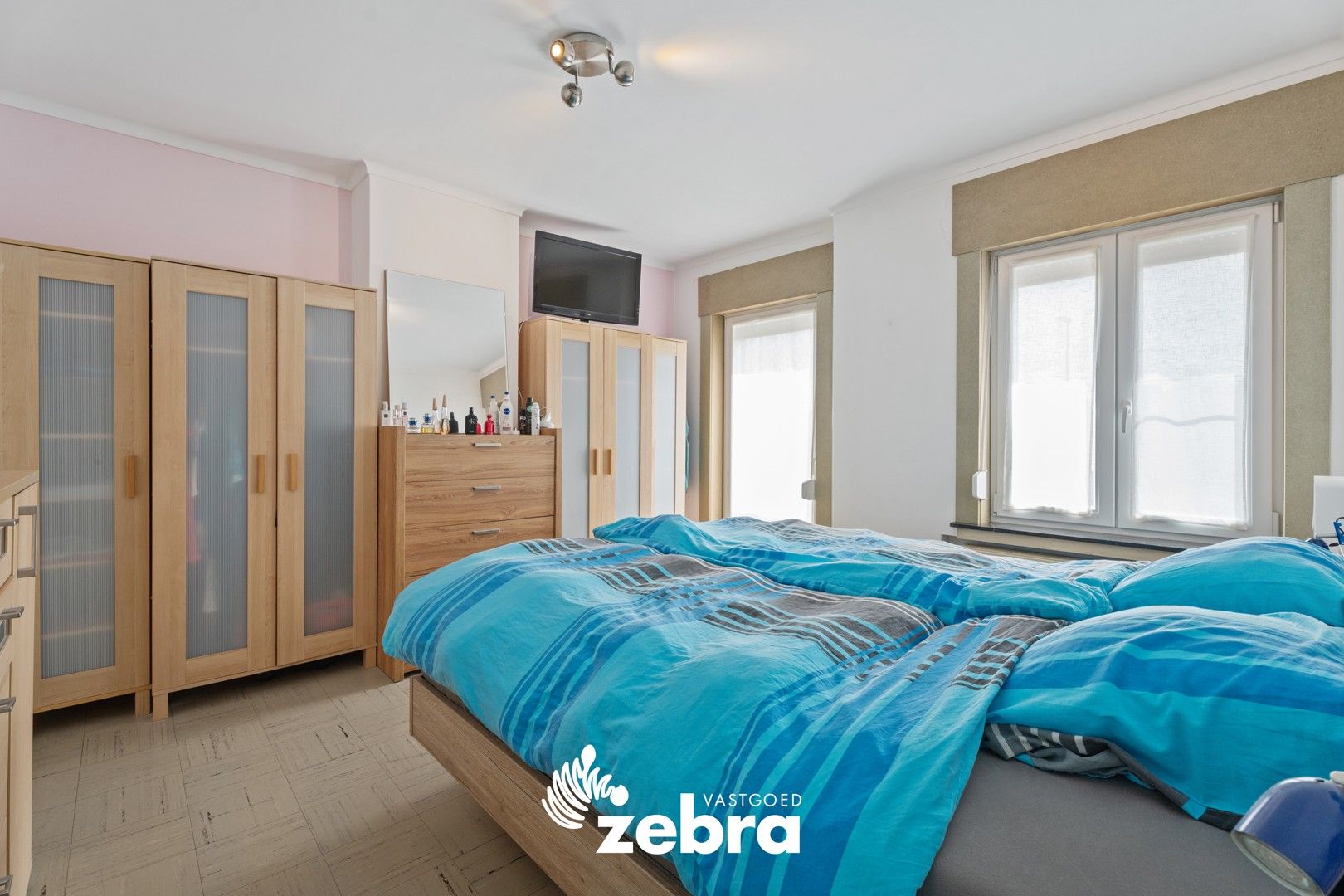 Ruime licht op te frissen woning met drie slaapkamers te Tielt! foto 14