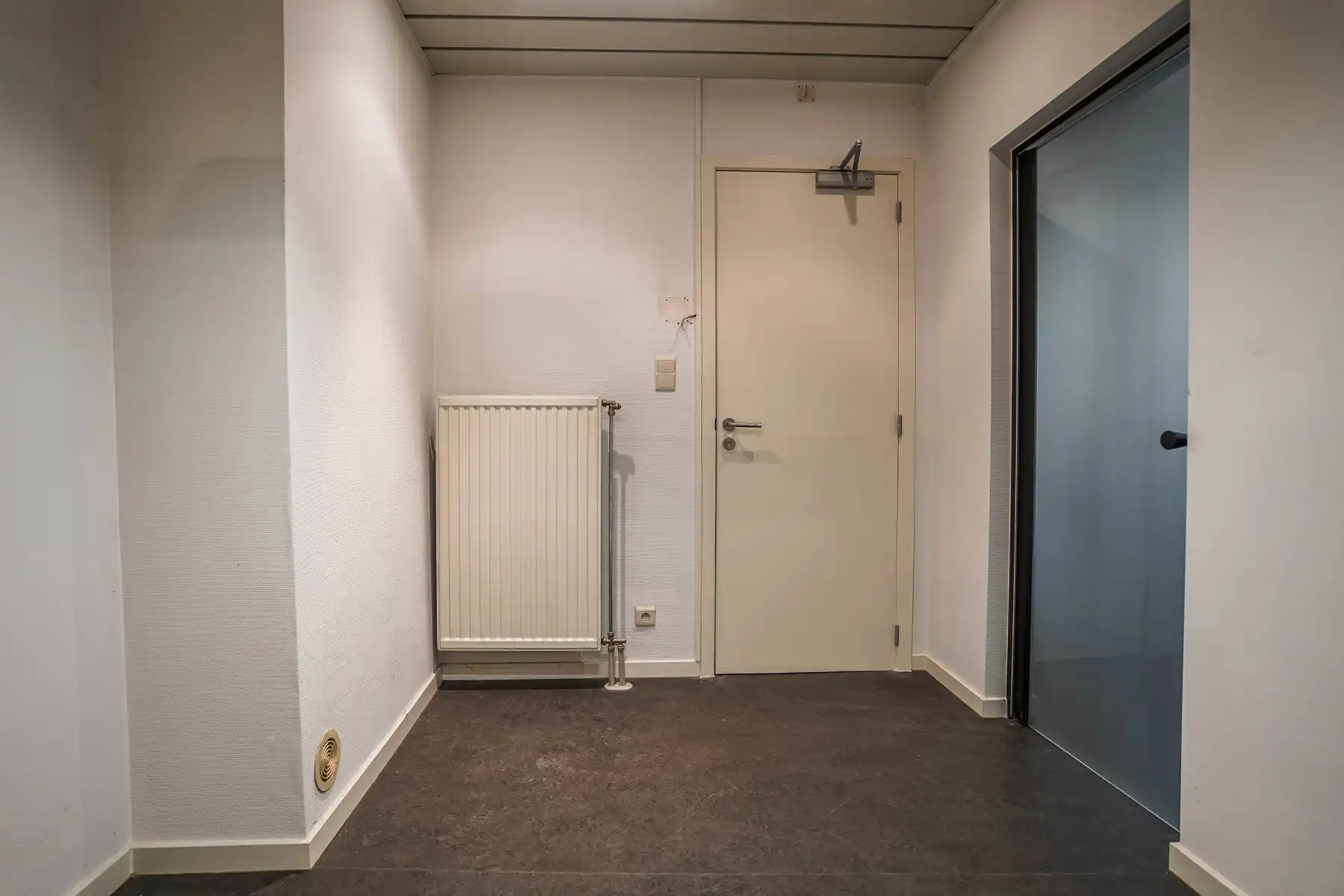 Commercieel gelijkvloers in het hart van Breendonk! foto 8