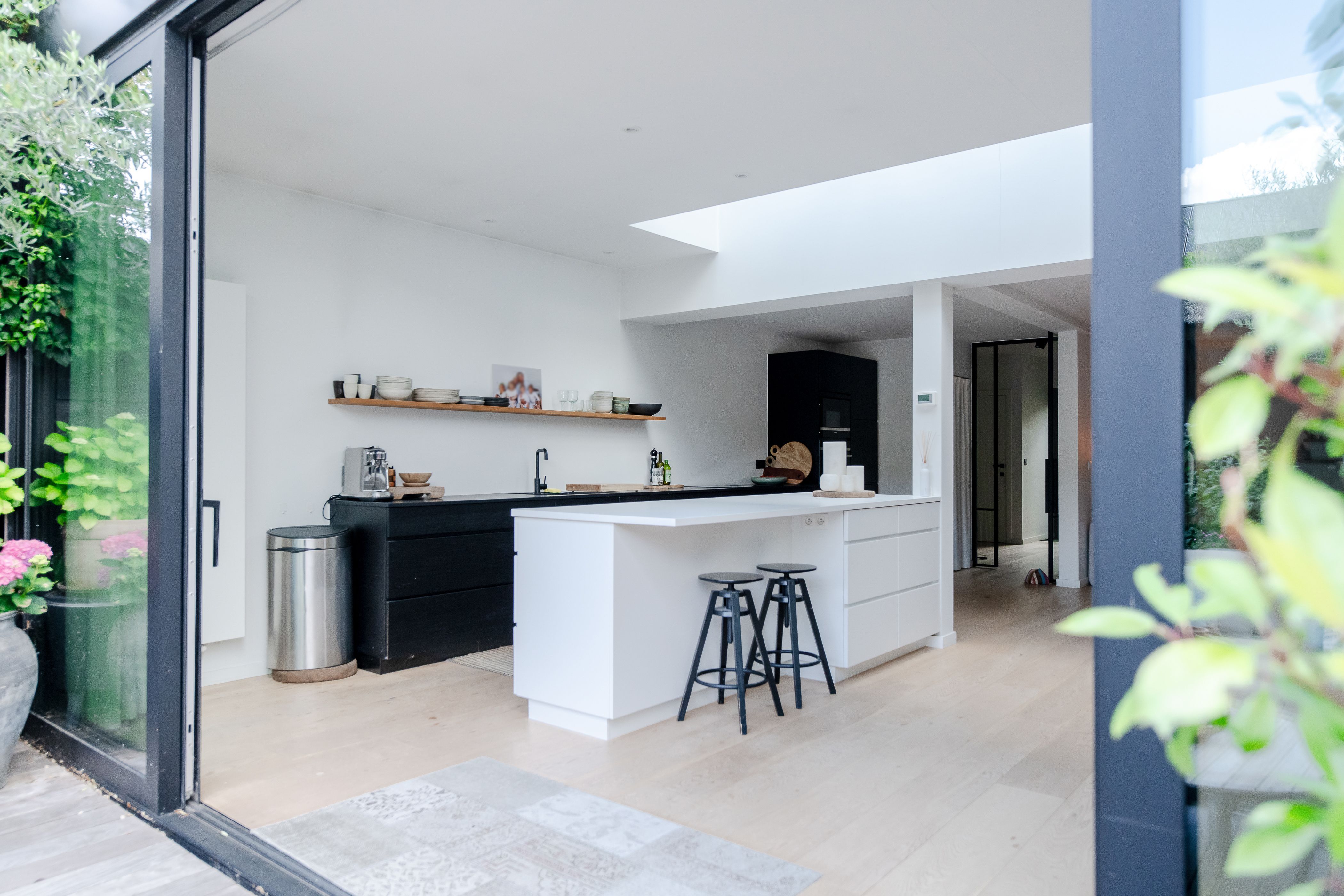 Feelgood woning met 4 slpks, 2 badk en prachtige tuin foto 4