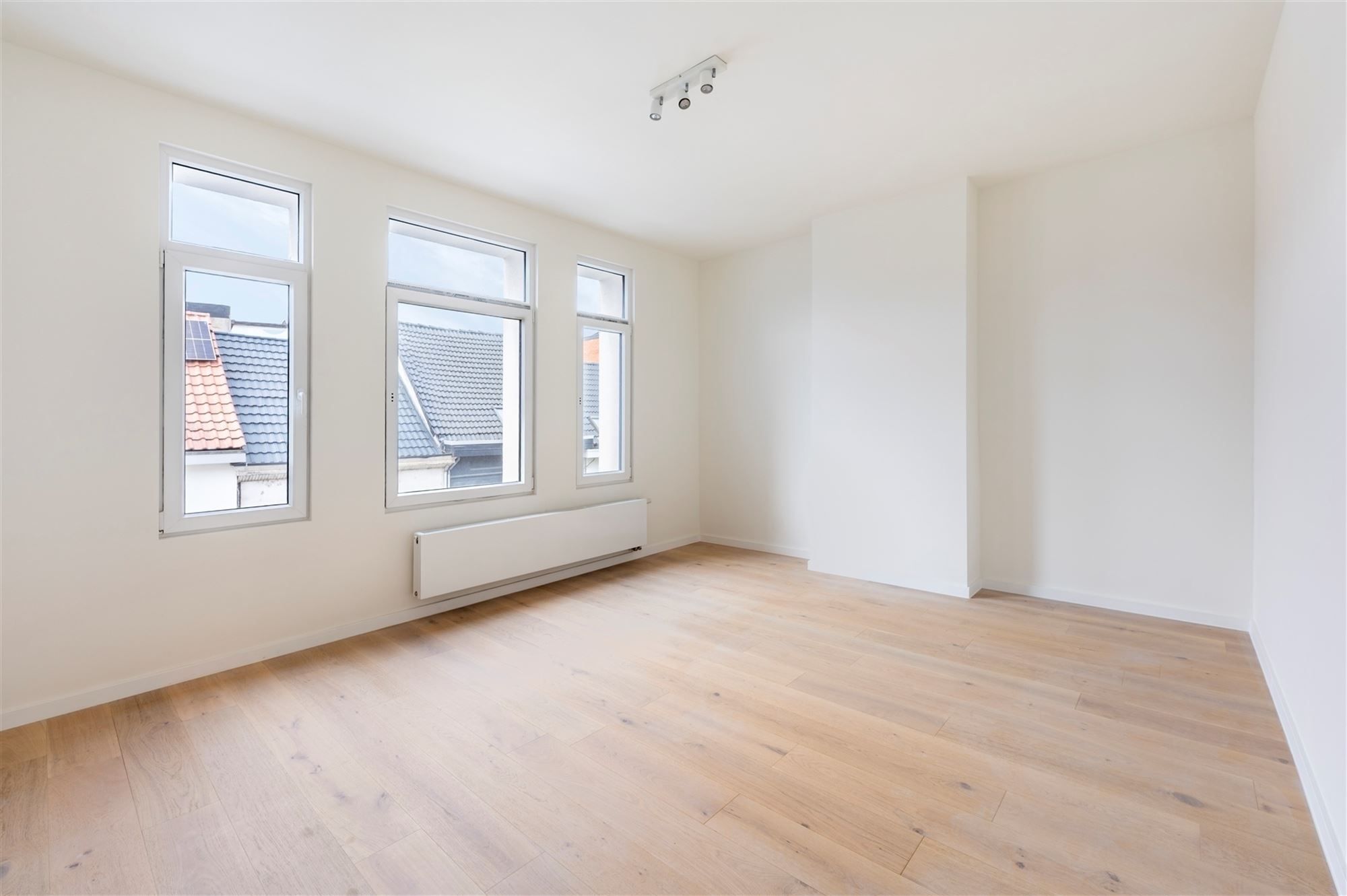 Ruime gerenoveerde woning met tuin foto 21