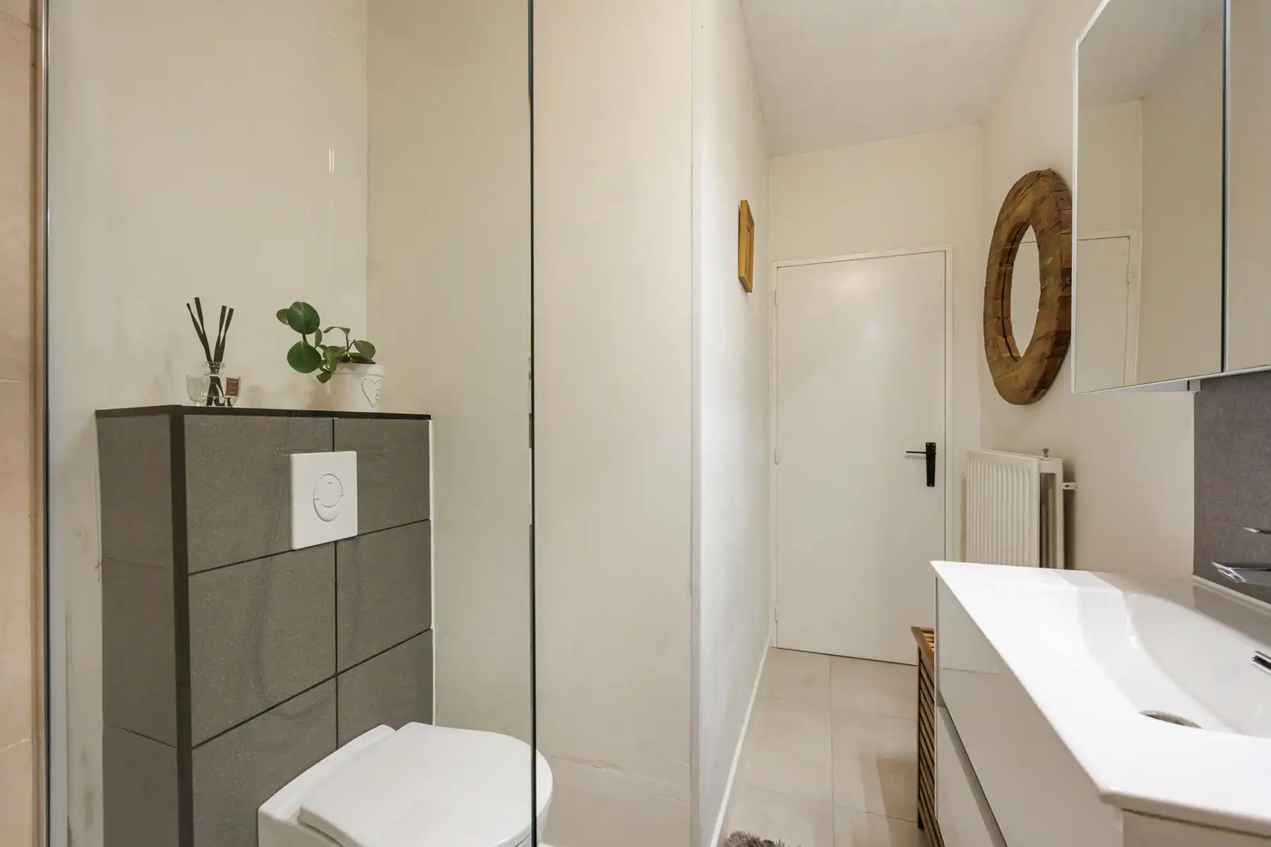 Totaal gerenoveerd appartement (99m²) met 2 slaapkamers en terras. foto 12