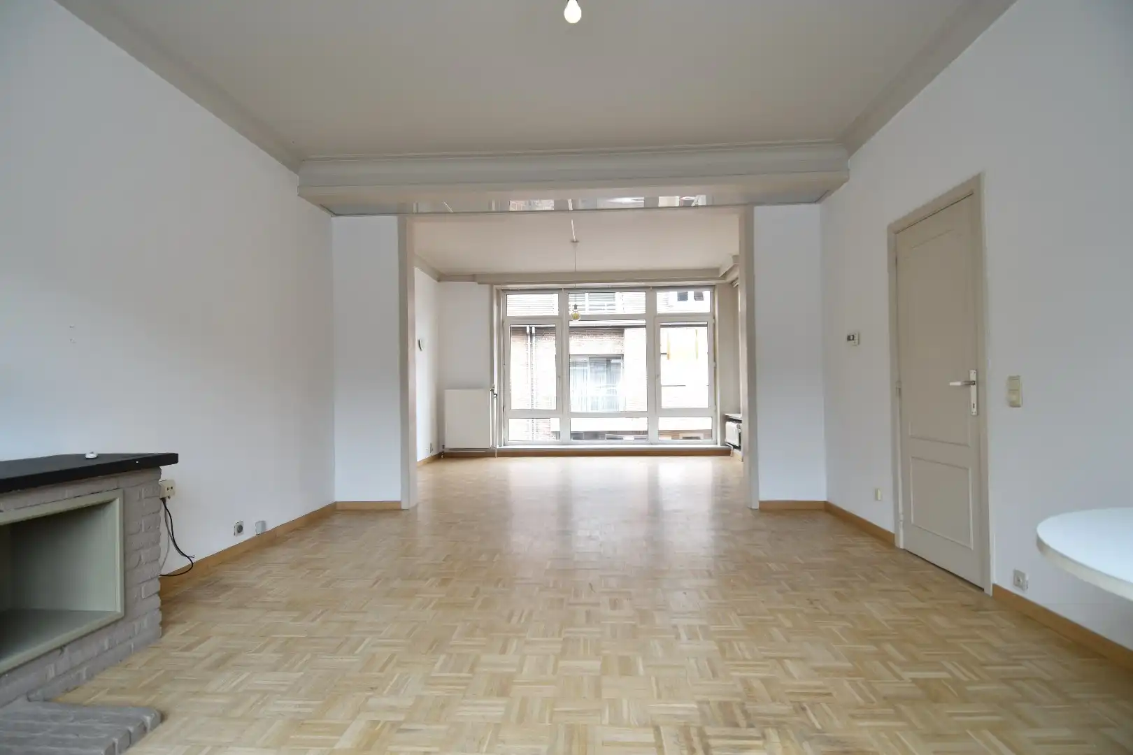 Ruim 3-slaapkamerappartement, garage en ruim terras met zicht op de kerk te koop centrum Bellegem foto 5