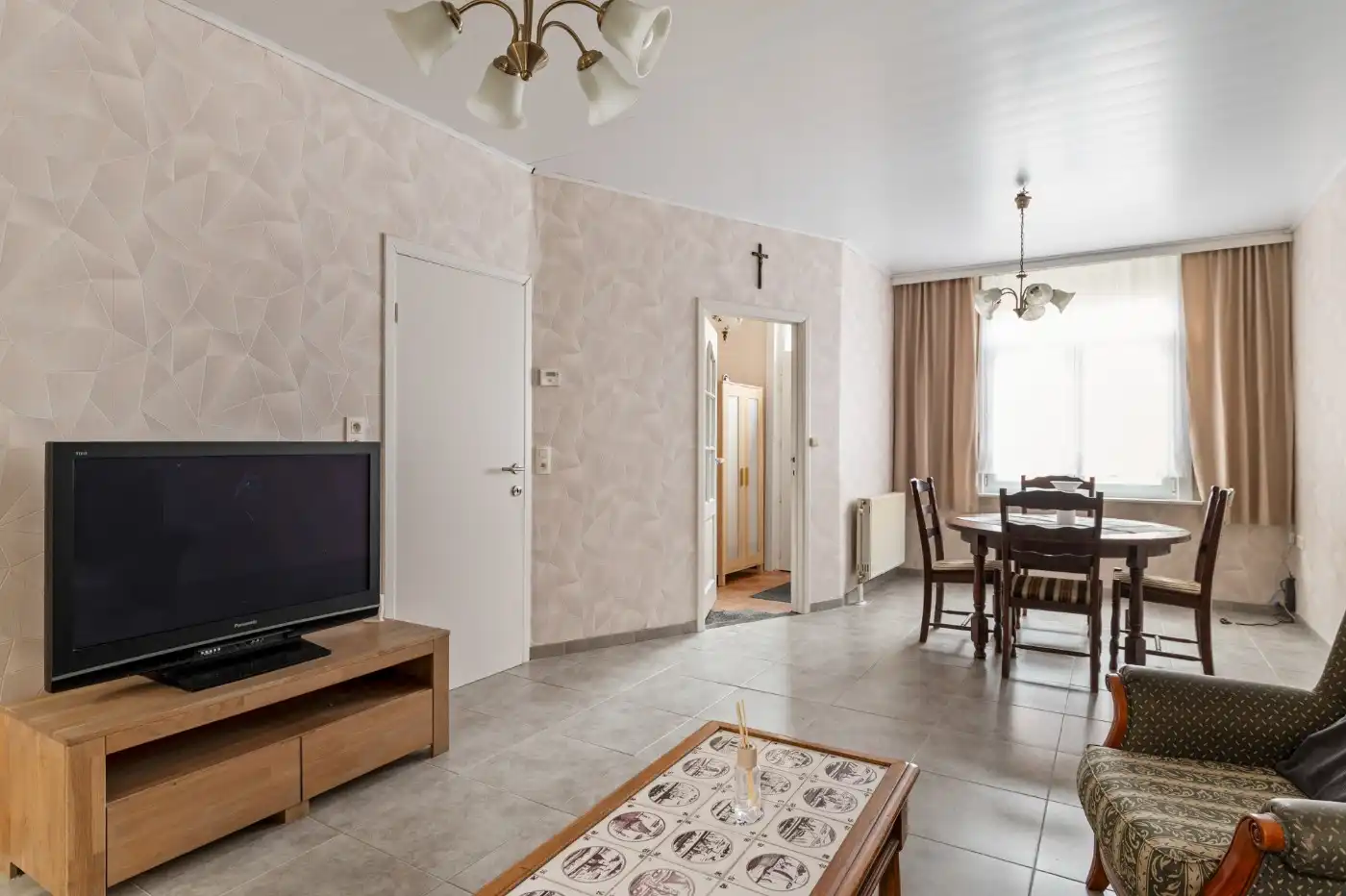 Leuke starterswoning met 2 slpk., garage en gezellig west-tuintje foto 3