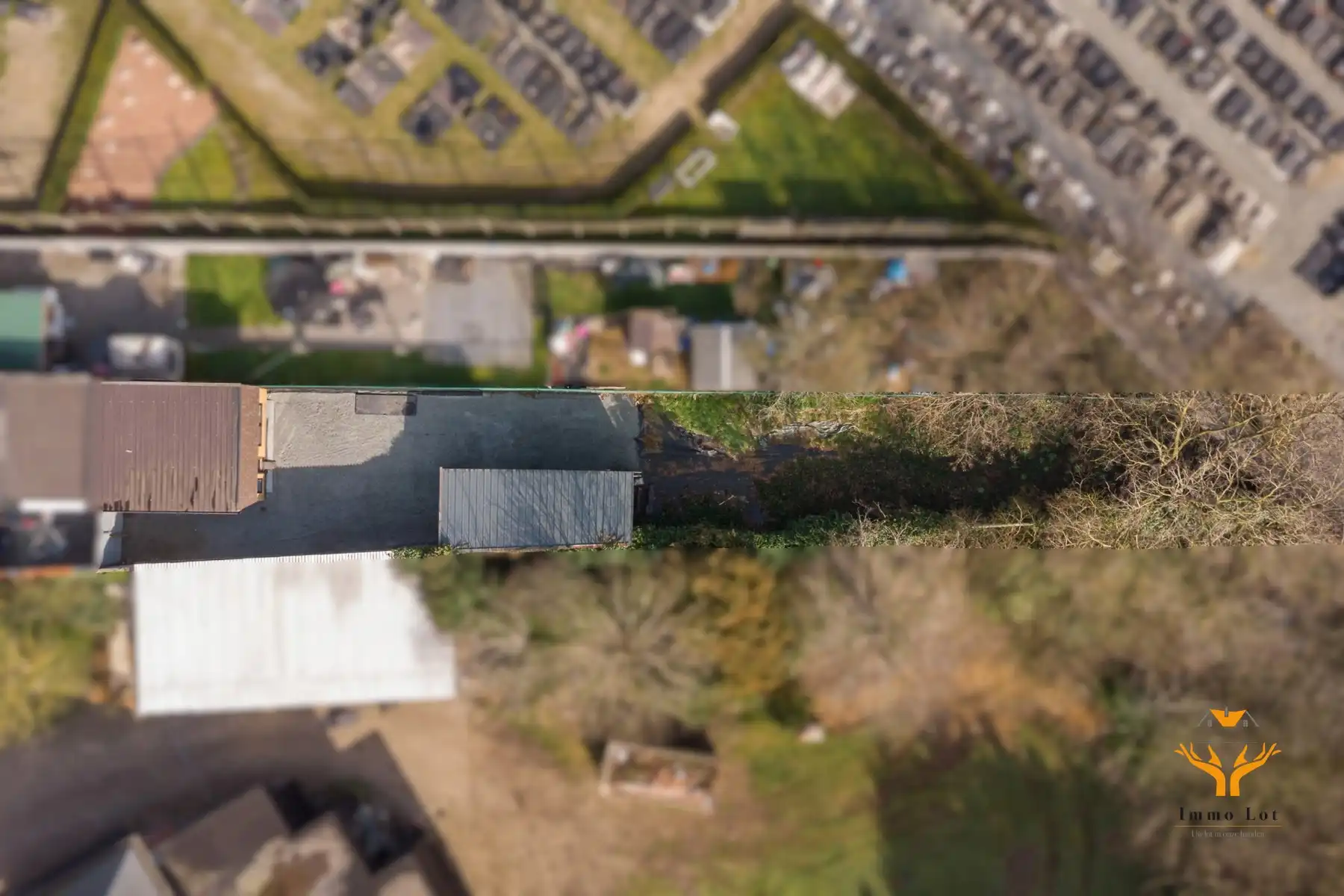 perceel met 2 garages en carport foto 8