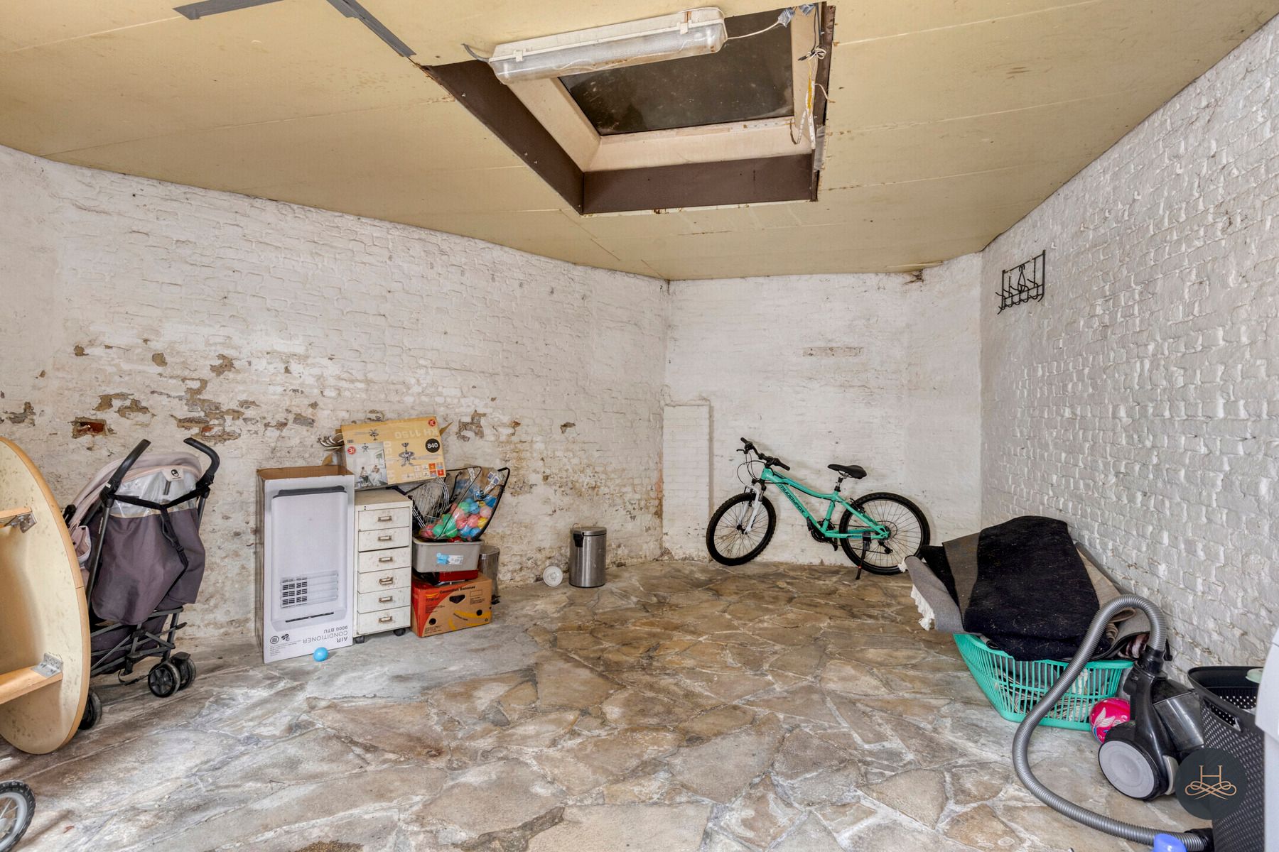 Knappe renovatiewoning met binnenplaats en 4 slaapkamers foto 22