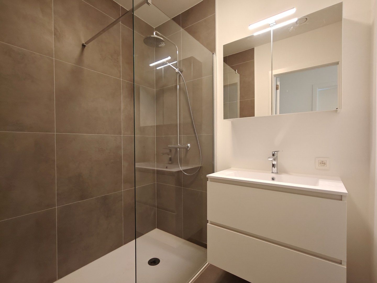 Luxe nieuwbouwappartement met tuin, 3 slaapkamers en autostaanplaats foto 10