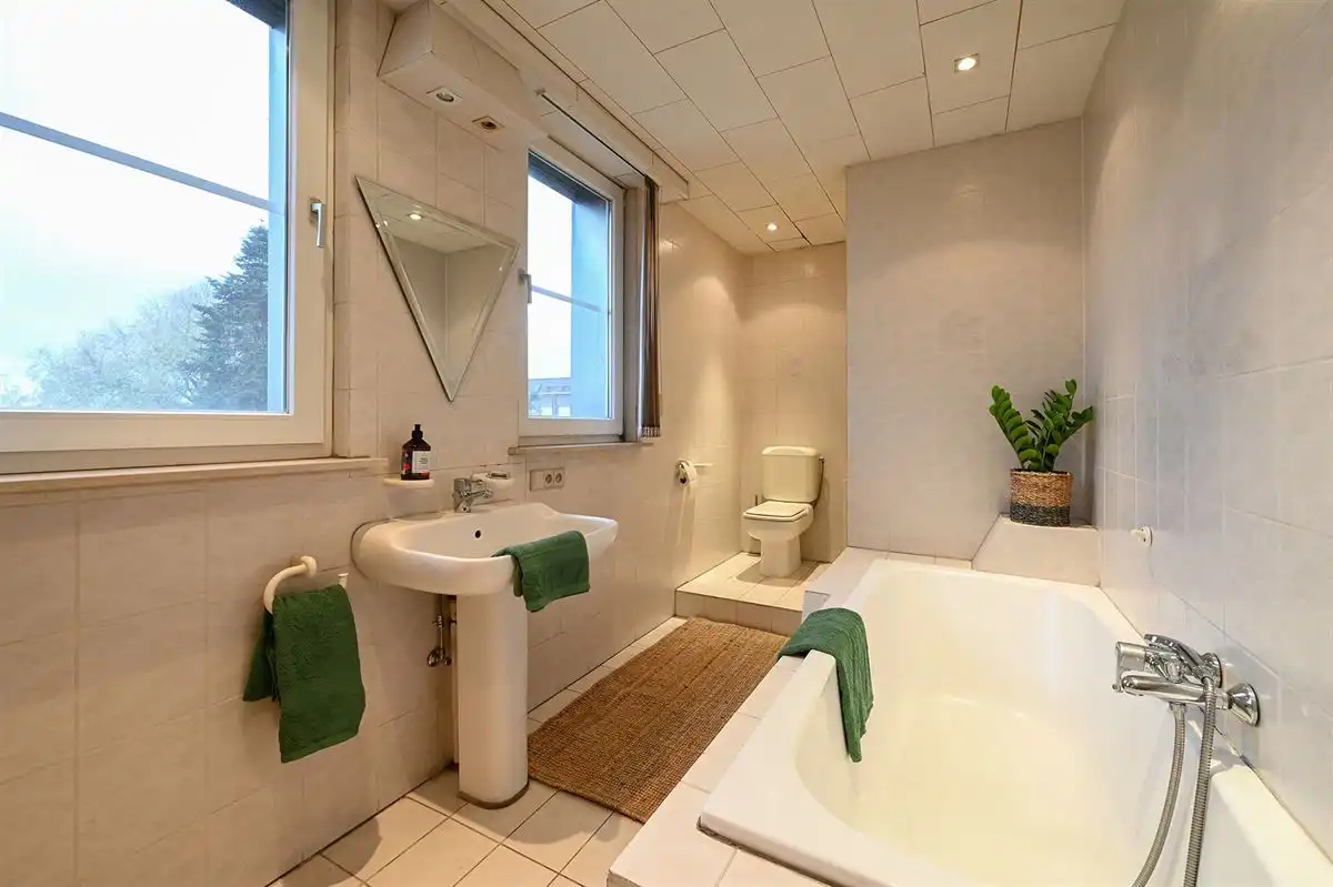 Ruime woning met veel mogelijkheden foto 18