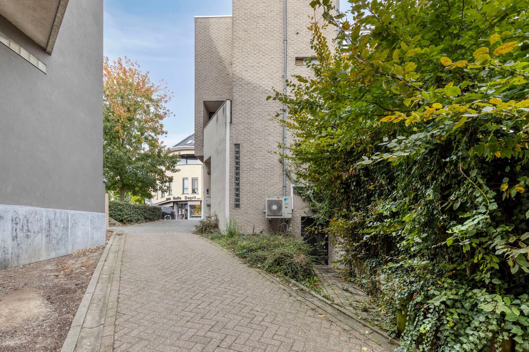 Opbrengsteigendom met handelsgelijkvloers & duplex foto 2