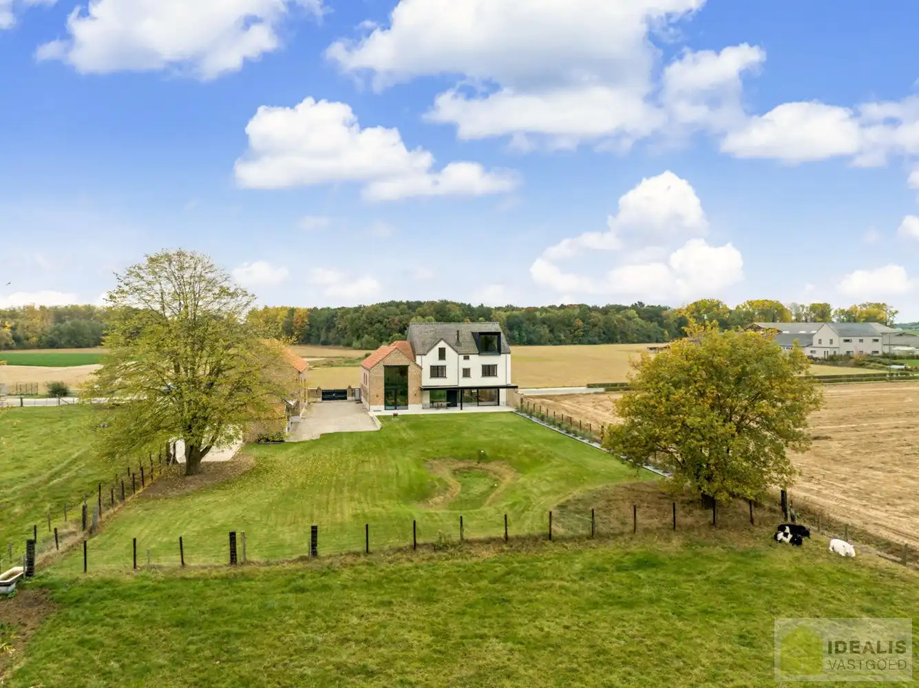 IDEALIS VASTGOED - EEN BIJZONDER HUIS, EEN BIJZONDERE LOCATIE, EEN UNIEKE KANS OM TE WONEN IN EEN AUTHENTIEK LANDHUIS MET EEN PRACHTIGE INRICHTING EN EEN HOOGWAARDDIGE AFWERKINGSGRAAD! foto 56