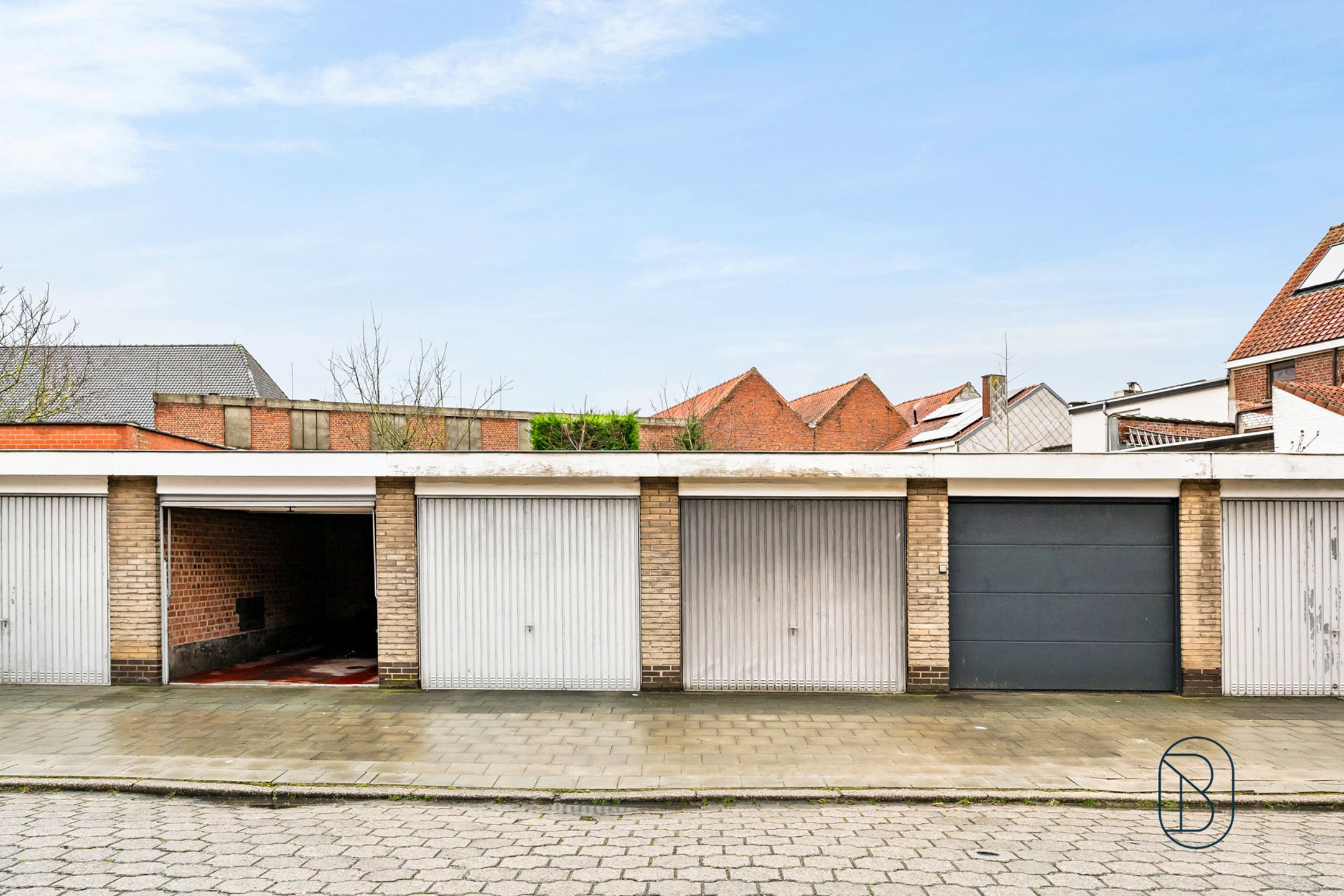 Topgelegen opbrengsteigendom: 3 appartementen en 3 garages foto 3