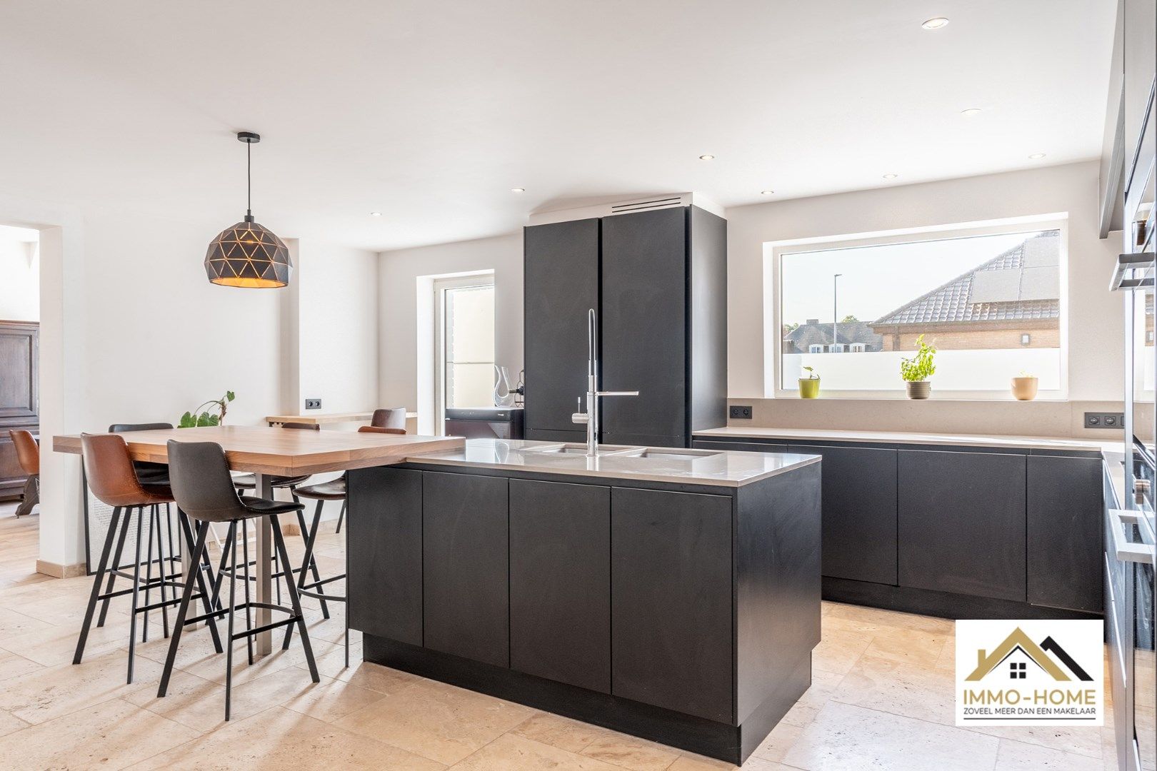 Recent gerenoveerde woning met magazijn en atelier-ruimte  foto {{pictureIndex}}