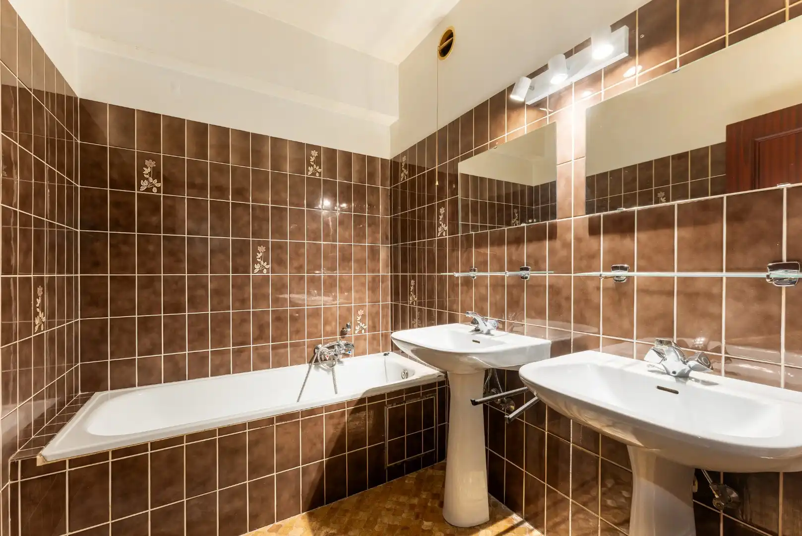 Te renoveren 2 slaapkamer appartement foto 3