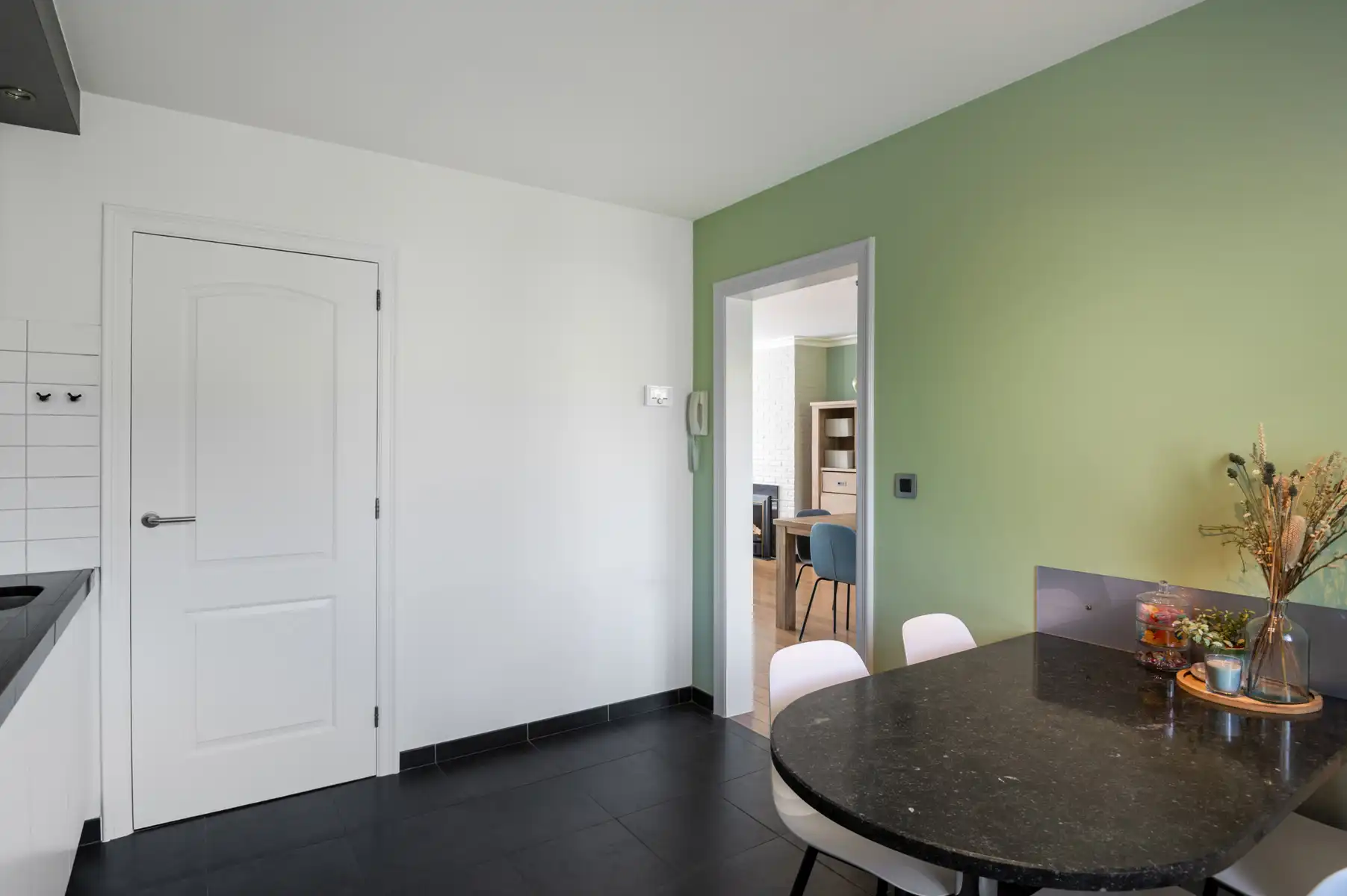 Een bel-etage met een verhaal op elke verdieping foto 17