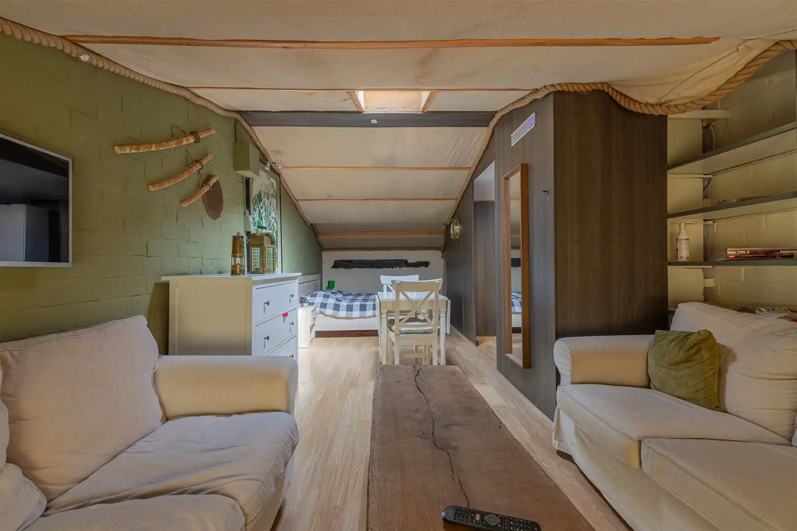 Karaktervolle villa met bijgebouw en ruime parking foto 26