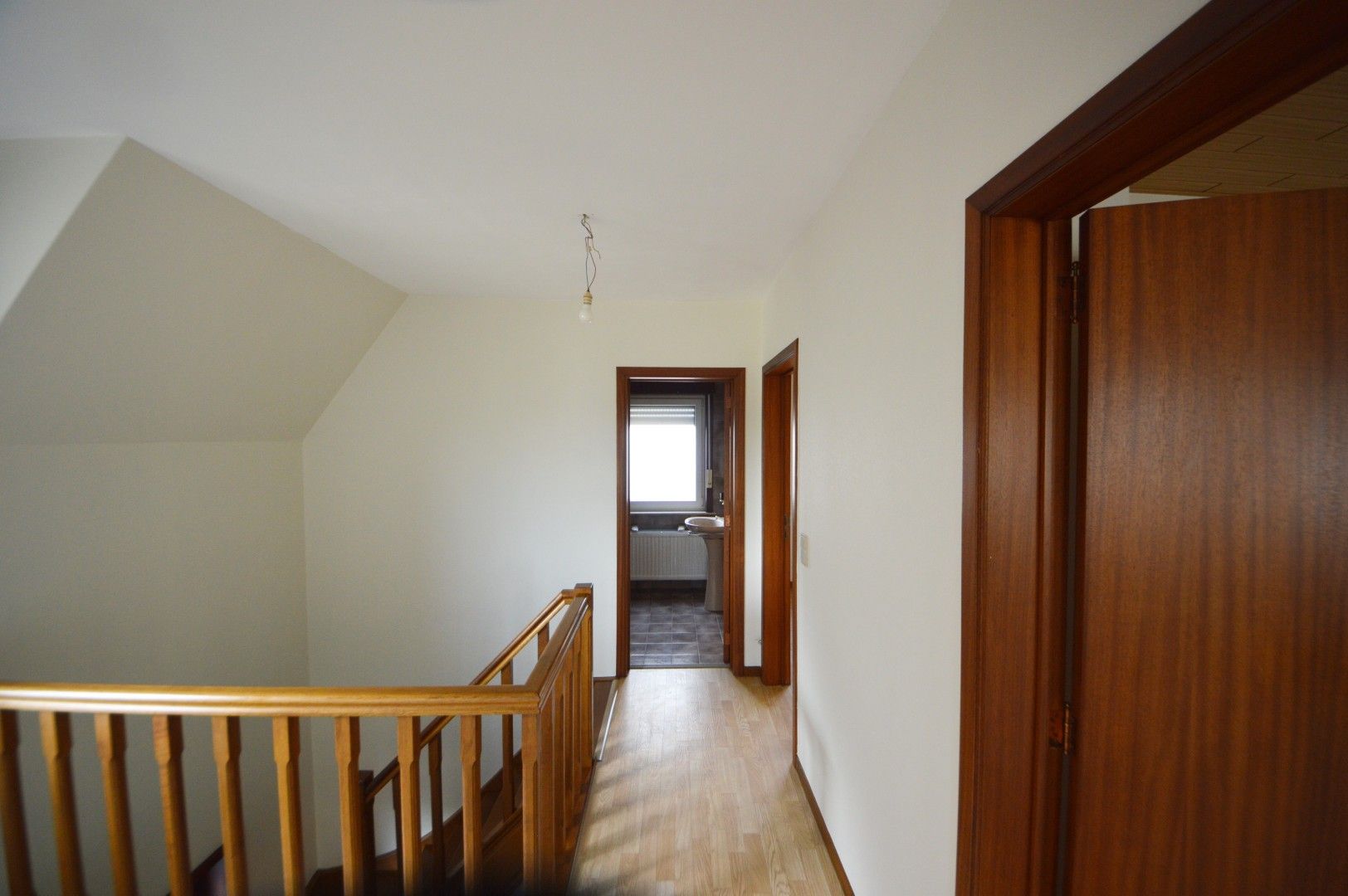 GERENOVEERDE WONING DUBBELE GARAGE EN TUIN foto 17